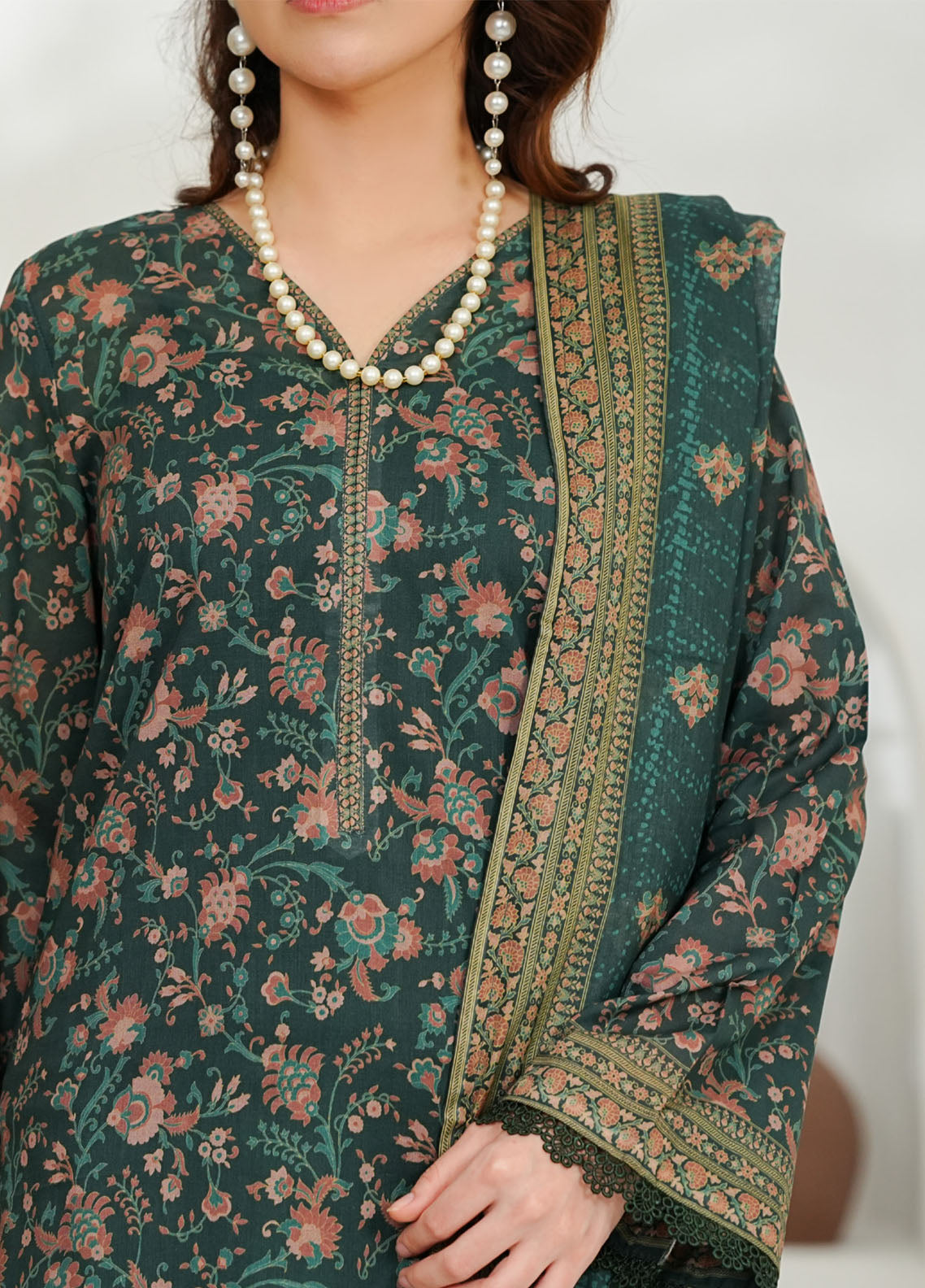 Misri By VS Textile Printed Lawn 3 Piece Unstitched Suit VS26MPLV1N2 D-748 Misri By VS Textile Printed Lawn 3 Piece Unstitched Suit VS26MPLV1N2 D-748