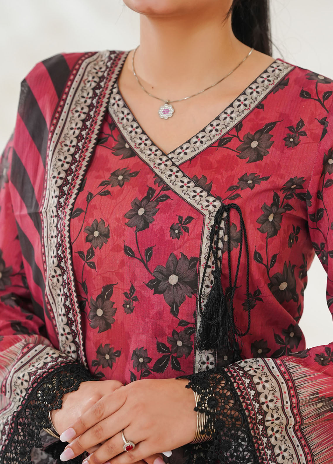 Misri By VS Textile Printed Lawn 3 Piece Unstitched Suit VS26MPLV1N2 D-765 Misri By VS Textile Printed Lawn 3 Piece Unstitched Suit VS26MPLV1N2 D-765