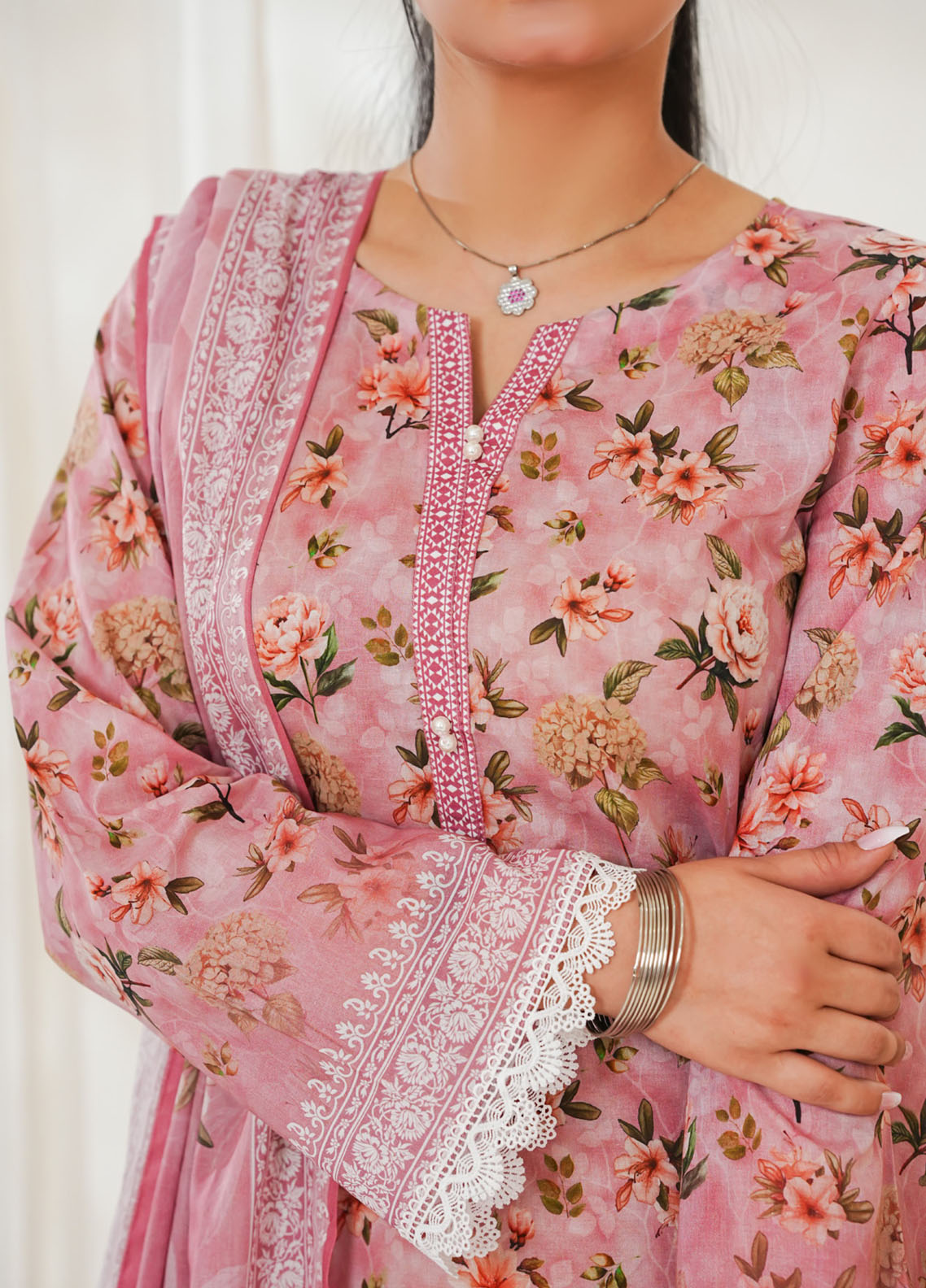 Misri By VS Textile Printed Lawn 3 Piece Unstitched Suit VS26MPLV1N2 D-768 Misri By VS Textile Printed Lawn 3 Piece Unstitched Suit VS26MPLV1N2 D-768