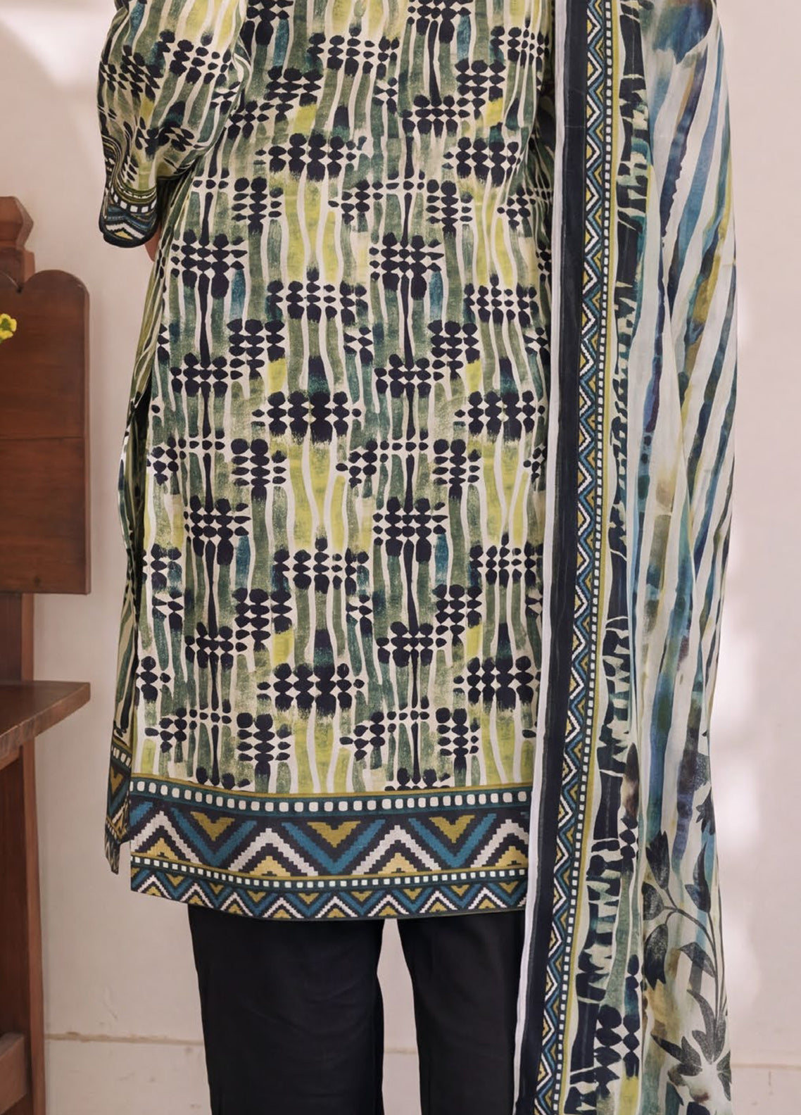 Misri By VS Textile Printed Lawn 3 Piece Unstitched Suit VS26MPLV3 D-951 Misri By VS Textile Printed Lawn 3 Piece Unstitched Suit VS26MPLV3 D-951
