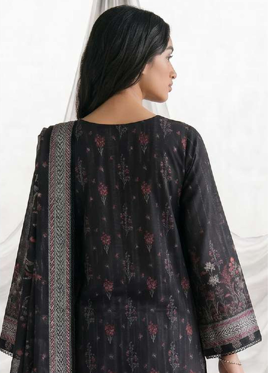 Monochrome By Zellbury Printed Lawn 3 Piece Unstitched Suit WUS26X31137 Monochrome By Zellbury Printed Lawn 3 Piece Unstitched Suit WUS26X31137