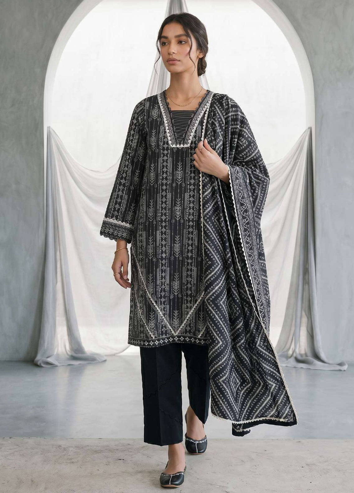Monochrome By Zellbury Printed Lawn 3 Piece Unstitched Suit WUS26X31142 Monochrome By Zellbury Printed Lawn 3 Piece Unstitched Suit WUS26X31142