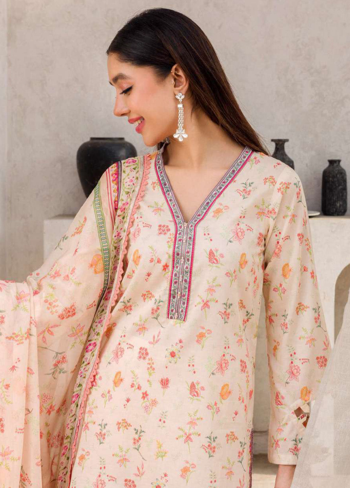 Motifz Printed Lawn Suits Unstitched 3 Piece - MT25RPL 4604 ZARIN Motifz Printed Lawn Suits Unstitched 3 Piece - MT25RPL 4604 ZARIN