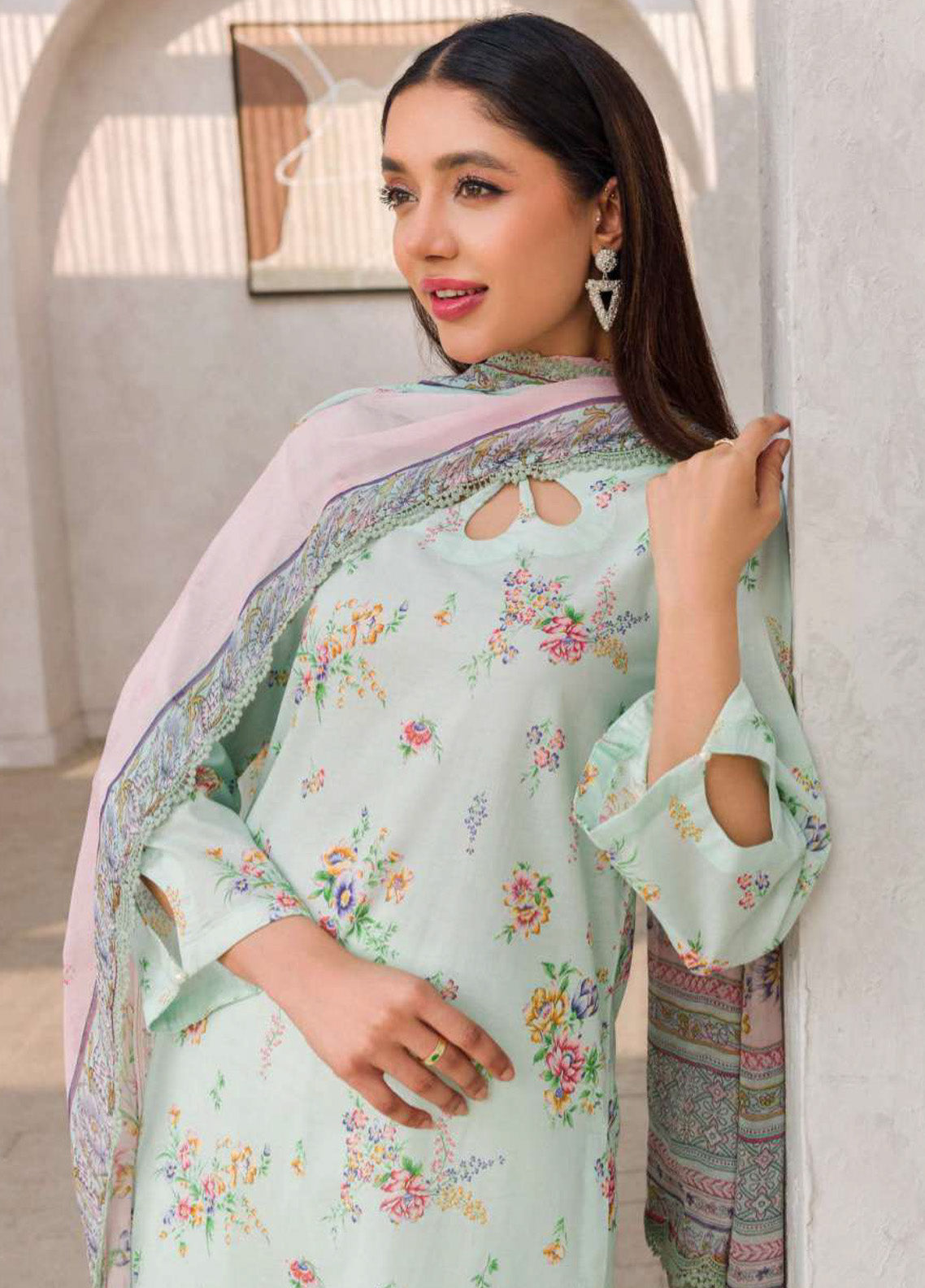 Motifz Printed Lawn Suits Unstitched 3 Piece - MT25RPL 4606 LAINA Motifz Printed Lawn Suits Unstitched 3 Piece - MT25RPL 4606 LAINA