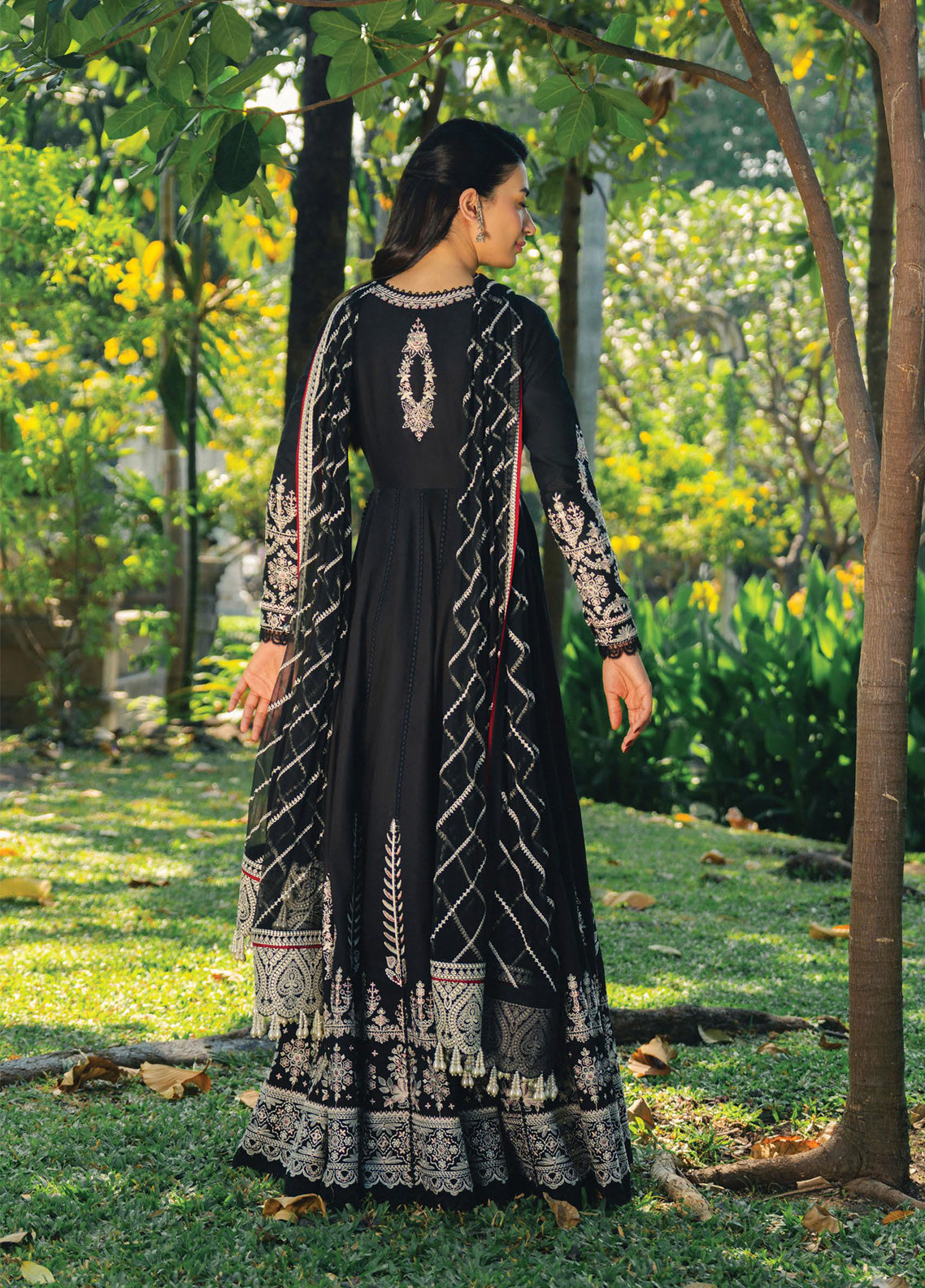 Mulaqaat By Afrozeh Festive Embroidered Lawn 3 Piece Unstitched Suit AF26MFL D-0057 PARIZAAD Mulaqaat By Afrozeh Festive Embroidered Lawn 3 Piece Unstitched Suit AF26MFL D-0057 PARIZAAD