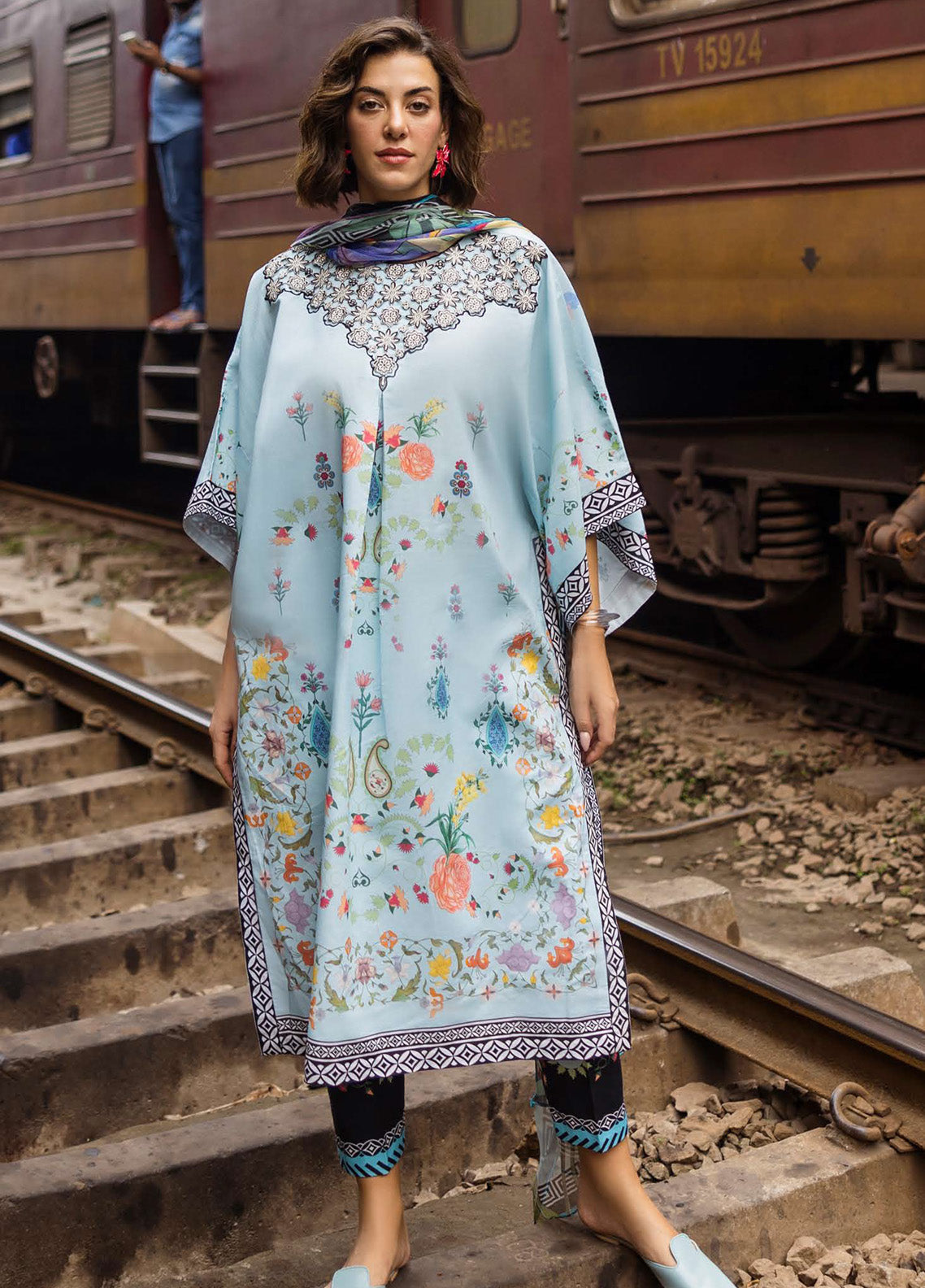 Mushq La Dolce Hemline Embroidered Lawn Suits Unstitched 3 Piece - MQ25LDH 1A NERINA Mushq La Dolce Hemline Embroidered Lawn Suits Unstitched 3 Piece - MQ25LDH 1A NERINA