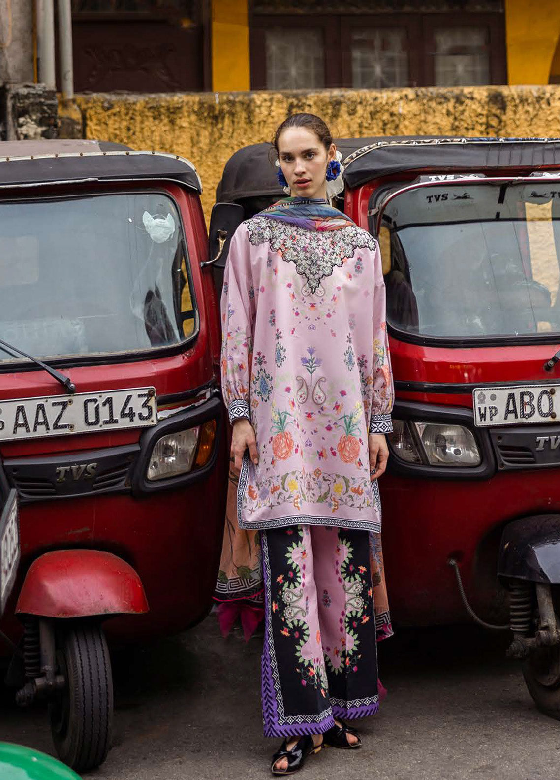 Mushq La Dolce Hemline Embroidered Lawn Suits Unstitched 3 Piece - MQ25LDH 1B ZOE Mushq La Dolce Hemline Embroidered Lawn Suits Unstitched 3 Piece - MQ25LDH 1B ZOE