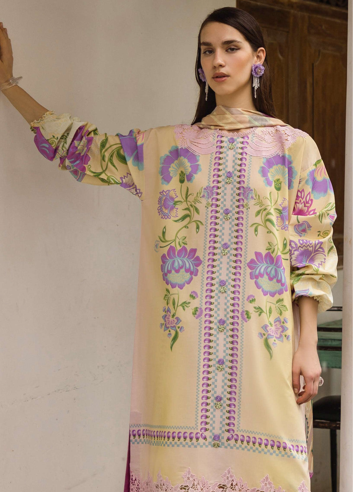 Mushq La Dolce Hemline Embroidered Lawn Suits Unstitched 3 Piece - MQ25LDH 2A DULCINA Mushq La Dolce Hemline Embroidered Lawn Suits Unstitched 3 Piece - MQ25LDH 2A DULCINA
