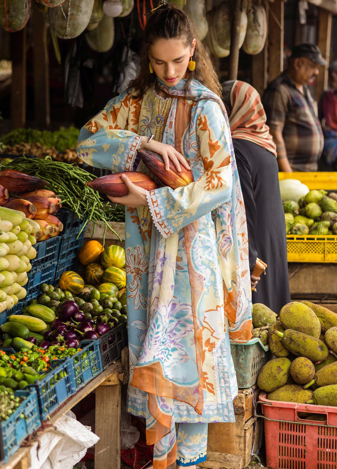 Mushq La Dolce Hemline Embroidered Lawn Suits Unstitched 3 Piece - MQ25LDH 3A ZITA Mushq La Dolce Hemline Embroidered Lawn Suits Unstitched 3 Piece - MQ25LDH 3A ZITA