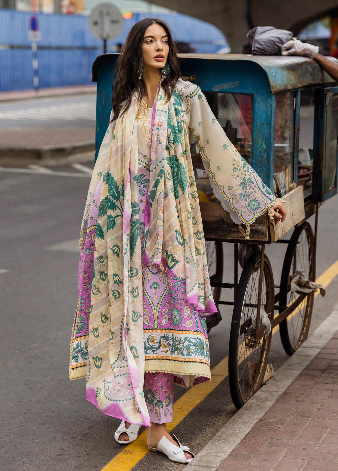 Mushq La Dolce Hemline Embroidered Lawn Suits Unstitched 3 Piece - MQ25LDH 4A VALERIA Mushq La Dolce Hemline Embroidered Lawn Suits Unstitched 3 Piece - MQ25LDH 4A VALERIA