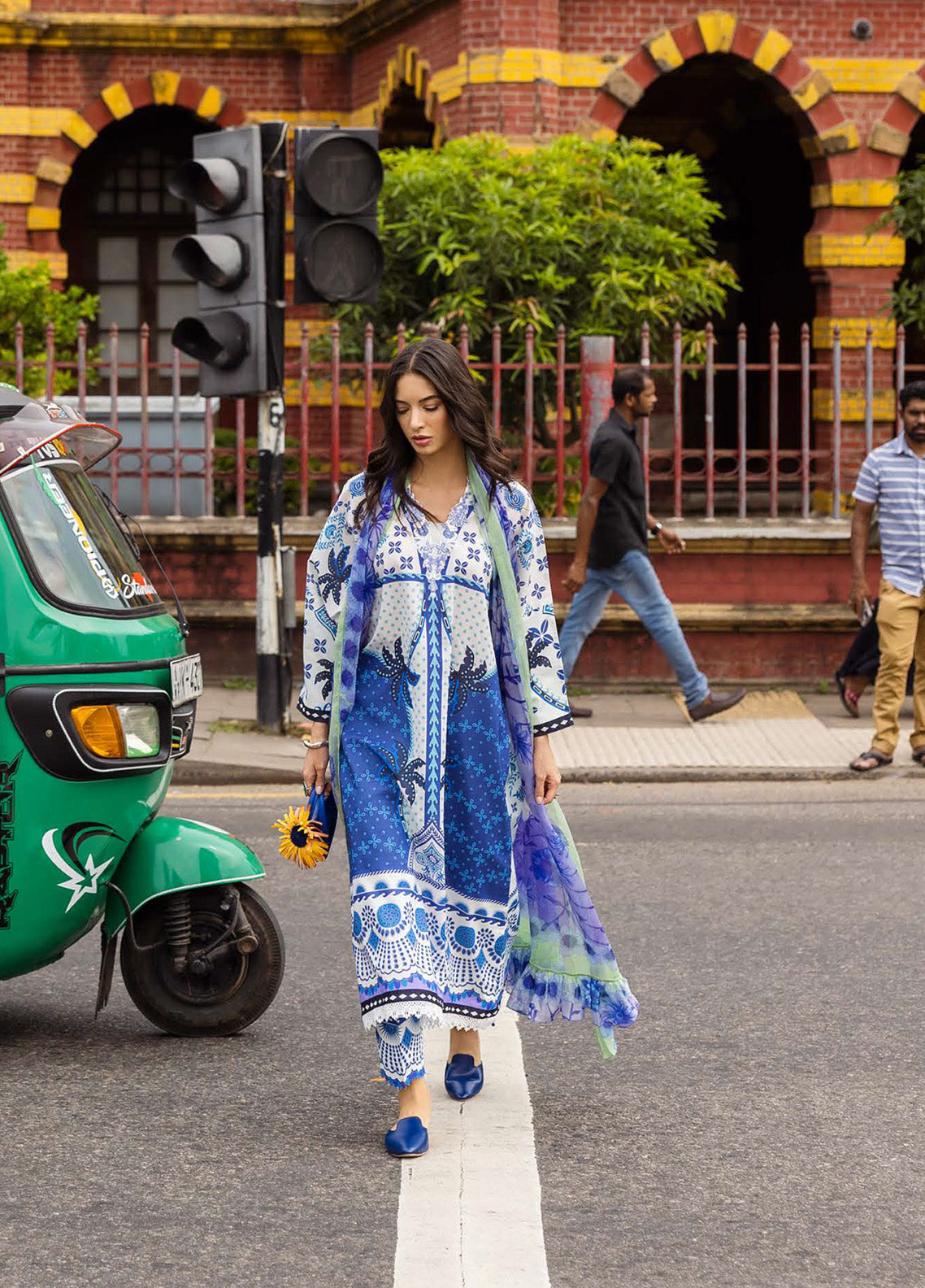 Mushq La Dolce Hemline Embroidered Lawn Suits Unstitched 3 Piece - MQ25LDH 6B KSENIA Mushq La Dolce Hemline Embroidered Lawn Suits Unstitched 3 Piece - MQ25LDH 6B KSENIA