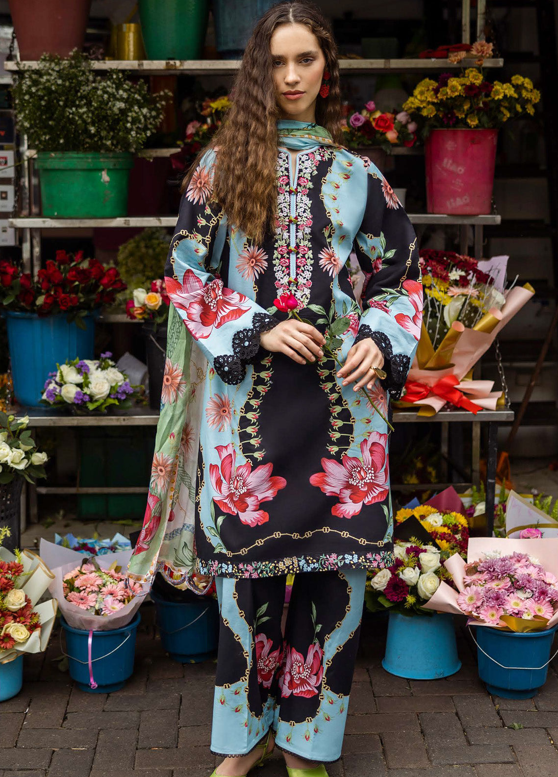 Mushq La Dolce Hemline Embroidered Lawn Suits Unstitched 3 Piece - MQ25LDH 8A RENATA Mushq La Dolce Hemline Embroidered Lawn Suits Unstitched 3 Piece - MQ25LDH 8A RENATA
