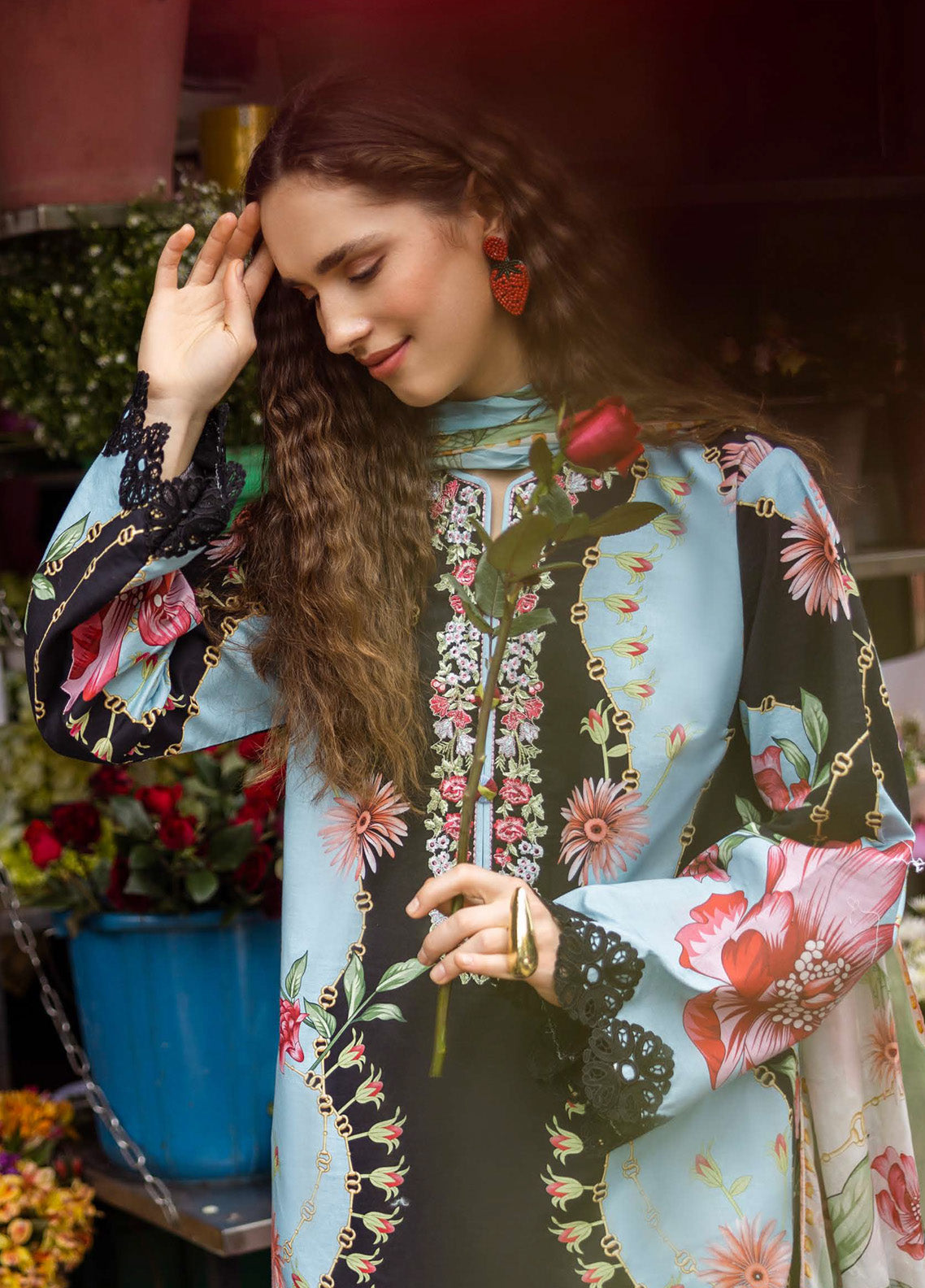 Mushq La Dolce Hemline Embroidered Lawn Suits Unstitched 3 Piece - MQ25LDH 8A RENATA Mushq La Dolce Hemline Embroidered Lawn Suits Unstitched 3 Piece - MQ25LDH 8A RENATA