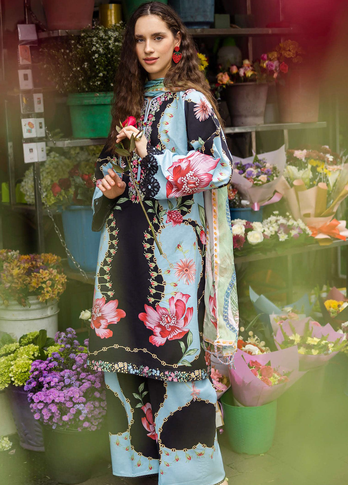Mushq La Dolce Hemline Embroidered Lawn Suits Unstitched 3 Piece - MQ25LDH 8A RENATA Mushq La Dolce Hemline Embroidered Lawn Suits Unstitched 3 Piece - MQ25LDH 8A RENATA
