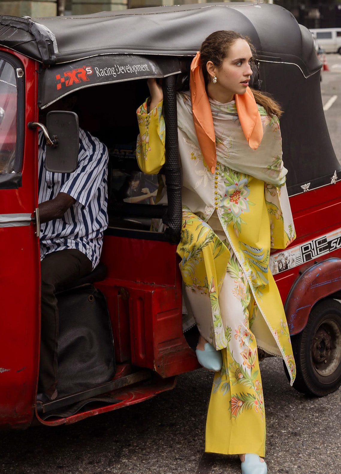 Mushq La Dolce Hemline Embroidered Lawn Suits Unstitched 3 Piece - MQ25LDH 9A CORINA Mushq La Dolce Hemline Embroidered Lawn Suits Unstitched 3 Piece - MQ25LDH 9A CORINA