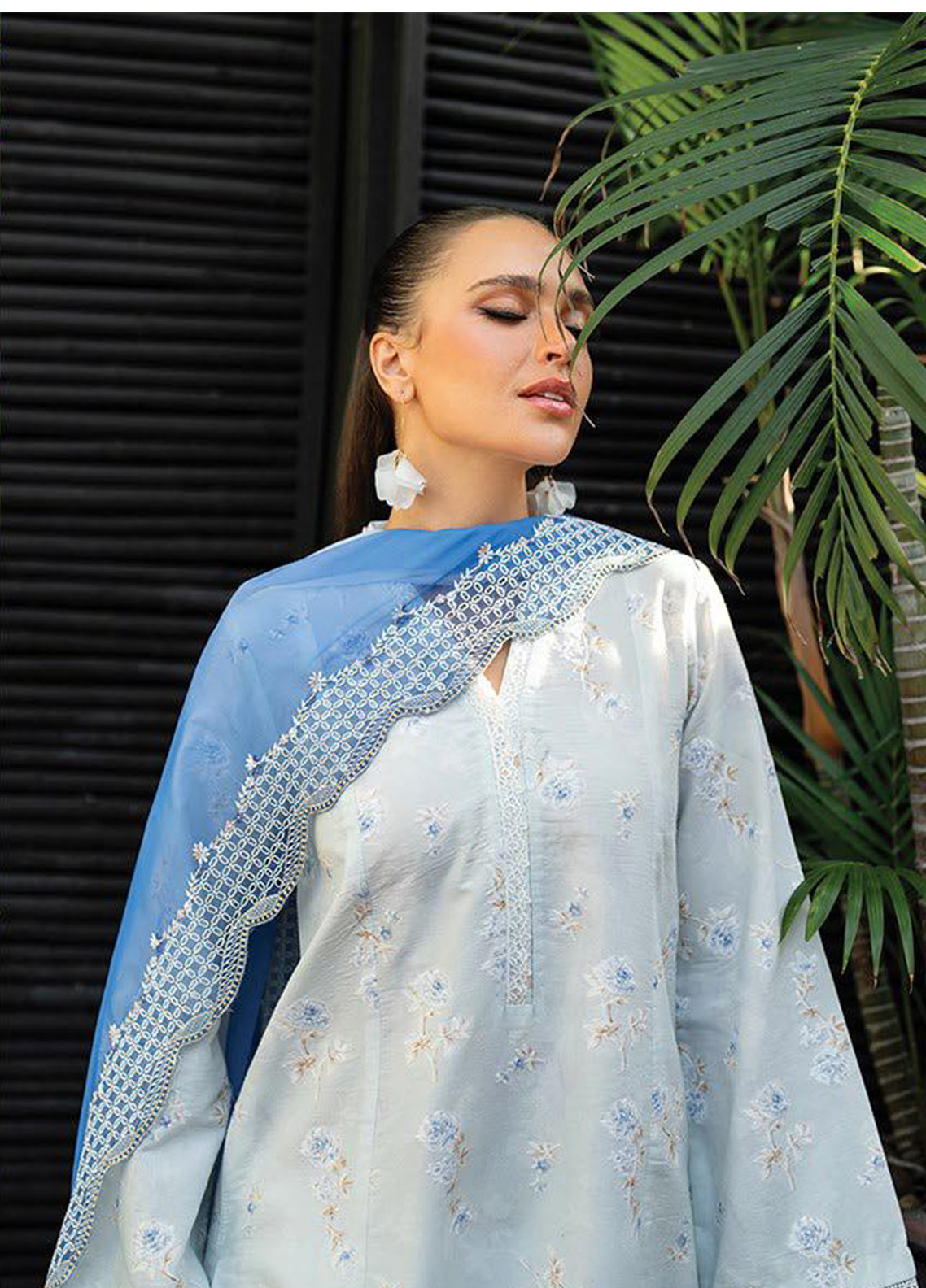 Namah By Xenia Embroidered Lawn 3 Piece Unstitched Suit XE26NS D-998 LISSE Namah By Xenia Embroidered Lawn 3 Piece Unstitched Suit XE26NS D-998 LISSE