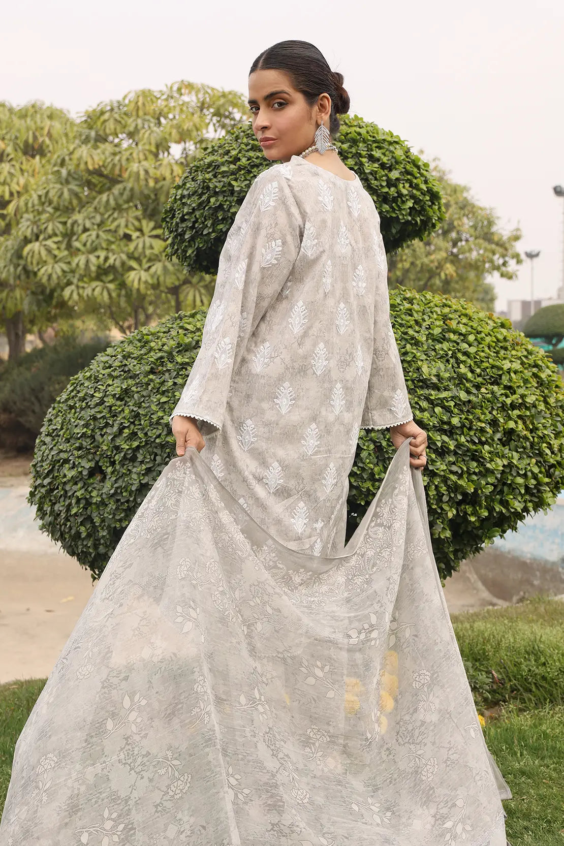 D#7580 Rashid Nauroz Emb Lawn Collection 523 D#7580 Rashid Nauroz Emb Lawn Collection 523