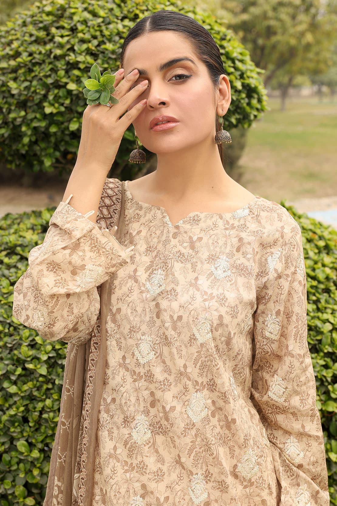 D#7573 Rashid Nauroz Emb Lawn Collection 523 D#7573 Rashid Nauroz Emb Lawn Collection 523