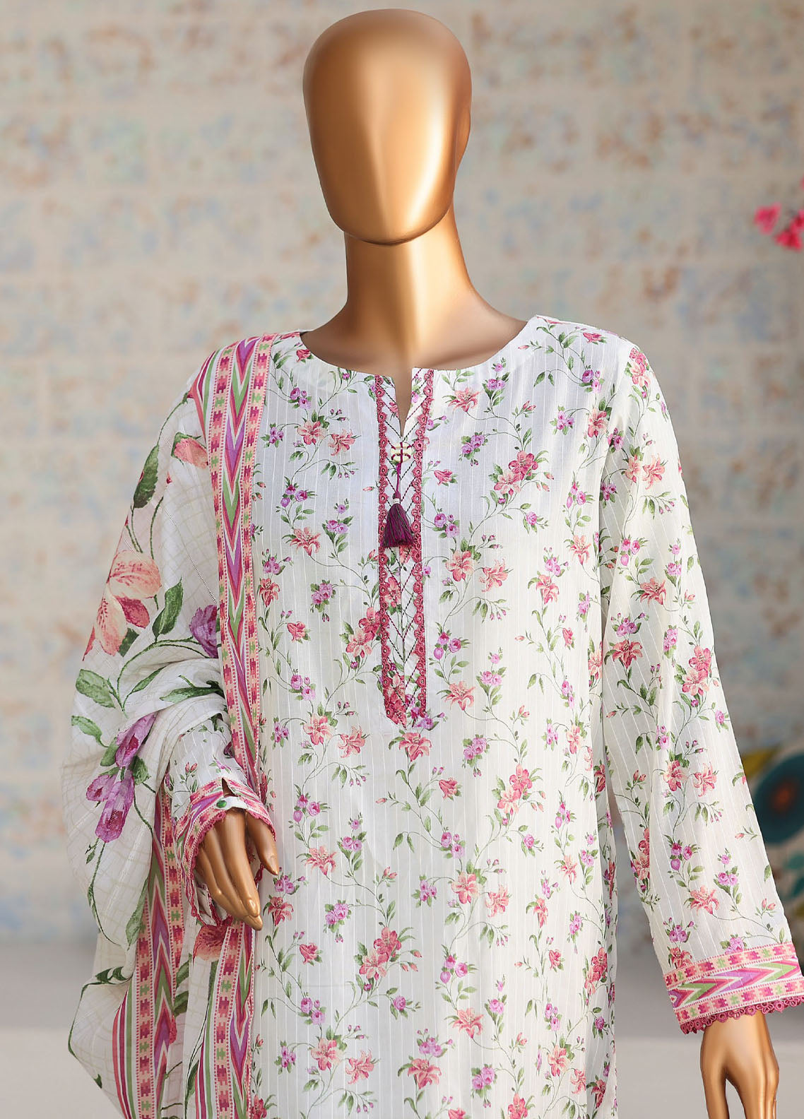 Nayab By HZ Textile Printed Lawn 3 Piece Unstitched Suit HZ26NP D-NPC-04 Nayab By HZ Textile Printed Lawn 3 Piece Unstitched Suit HZ26NP D-NPC-04