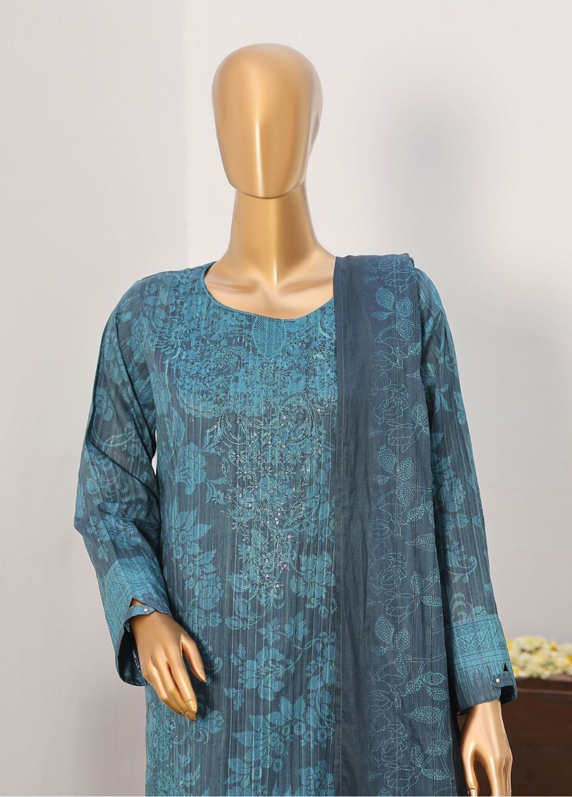 Nayab By HZ Textile Printkari Embroidered Lawn 3 Piece Unstitched Suit HZ26NPEV3 NPE-08 Nayab By HZ Textile Printkari Embroidered Lawn 3 Piece Unstitched Suit HZ26NPEV3 NPE-08