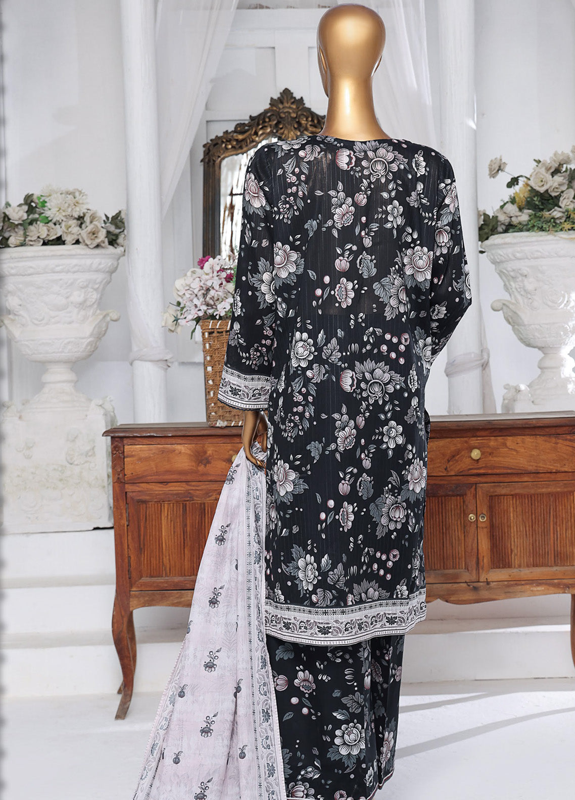 Nayab by HZ Textile Digital Printed Doria Lawn Suits Unstitched 3 Piece - HZ24NP NPD-09 Nayab by HZ Textile Digital Printed Doria Lawn Suits Unstitched 3 Piece - HZ24NP NPD-09