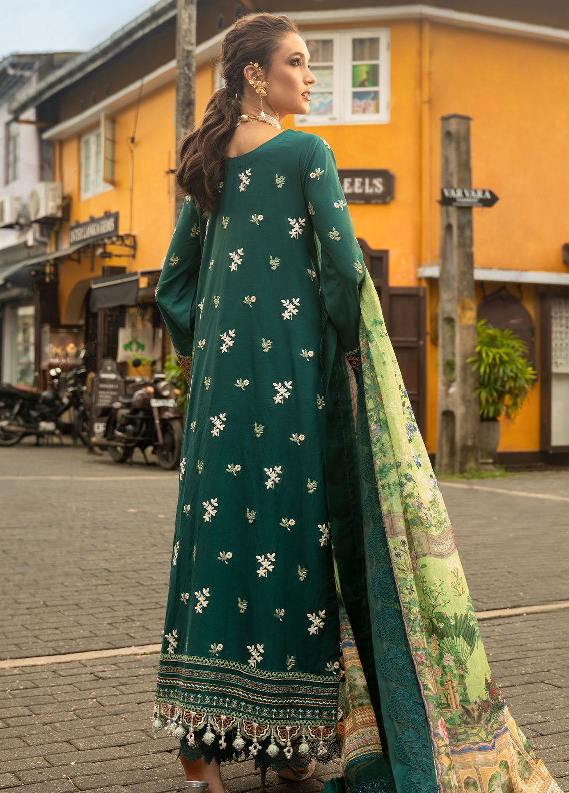 Neroli By Annus Abrar Luxury Embroidered Lawn 3 Piece Unstitched Suit AA26NLL D-03 RELA Neroli By Annus Abrar Luxury Embroidered Lawn 3 Piece Unstitched Suit AA26NLL D-03 RELA