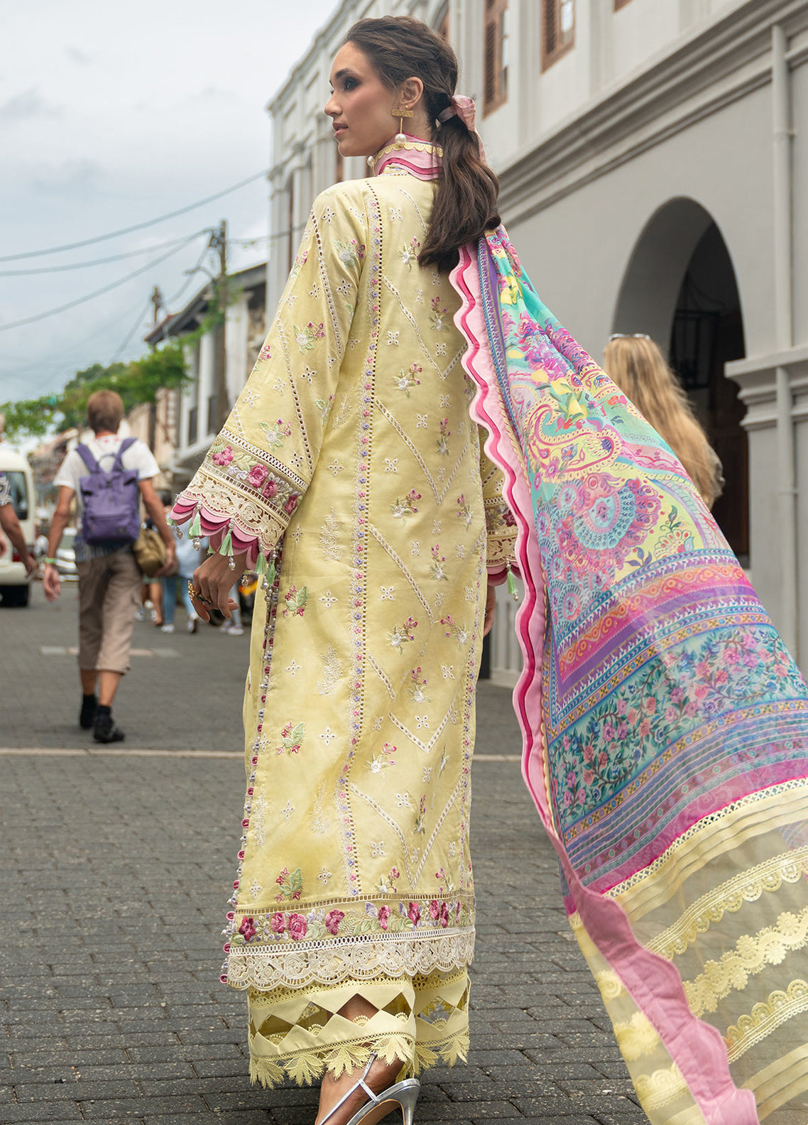 Neroli By Annus Abrar Luxury Embroidered Lawn 3 Piece Unstitched Suit AA26NLL D-06 BANEERA Neroli By Annus Abrar Luxury Embroidered Lawn 3 Piece Unstitched Suit AA26NLL D-06 BANEERA