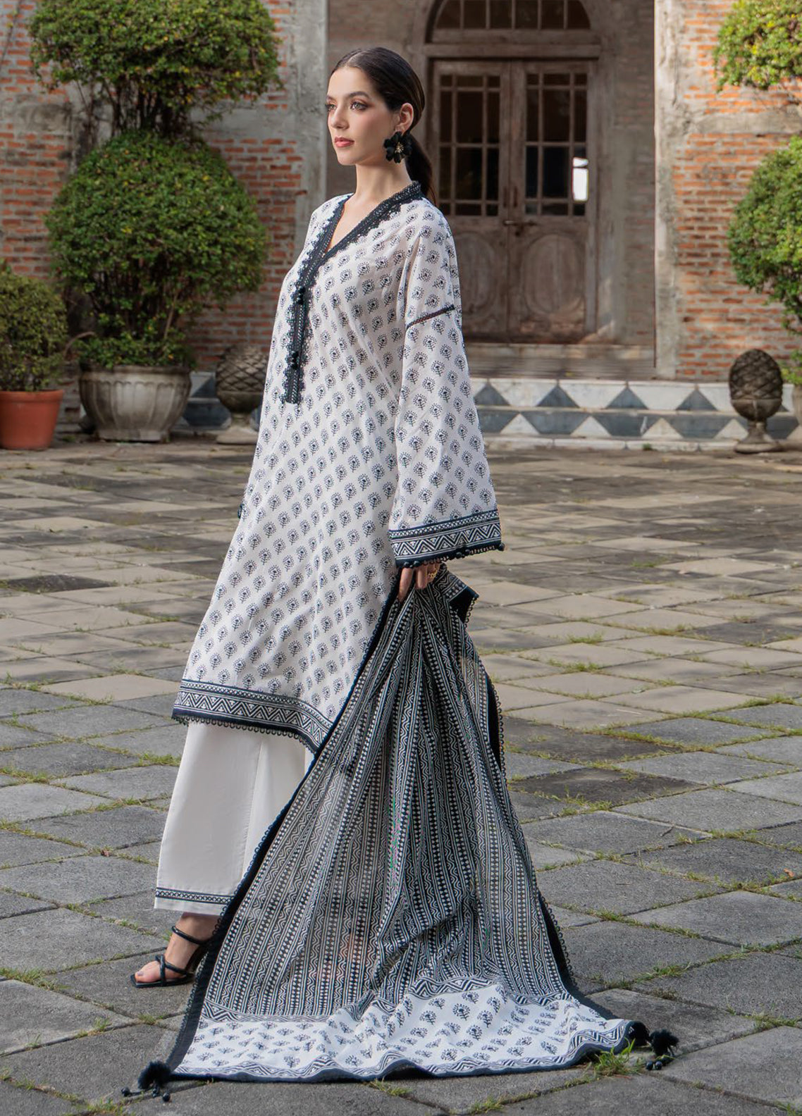 Noir & Blanc By Gul Ahmed Printed Lawn 3 Piece Unstitched Suit GA26NB-WB D-B-62003 Noir & Blanc By Gul Ahmed Printed Lawn 3 Piece Unstitched Suit GA26NB-WB D-B-62003