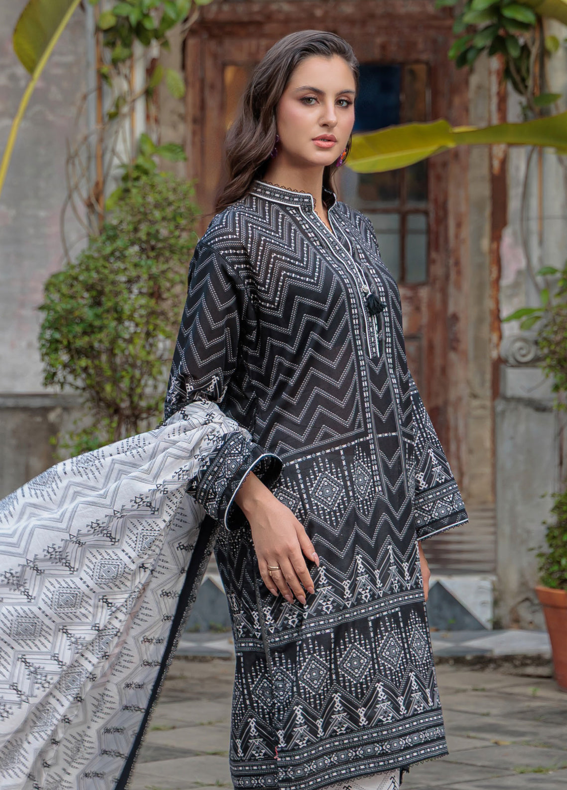 Noir & Blanc By Gul Ahmed Printed Lawn 3 Piece Unstitched Suit GA26NB-WB D-B-62004 Noir & Blanc By Gul Ahmed Printed Lawn 3 Piece Unstitched Suit GA26NB-WB D-B-62004