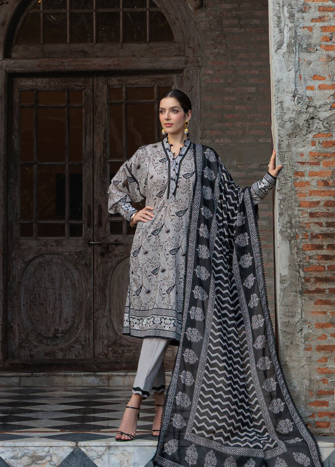 Noir & Blanc By Gul Ahmed Printed Lawn 3 Piece Unstitched Suit GA26NB-WB D-B-62005 Noir & Blanc By Gul Ahmed Printed Lawn 3 Piece Unstitched Suit GA26NB-WB D-B-62005