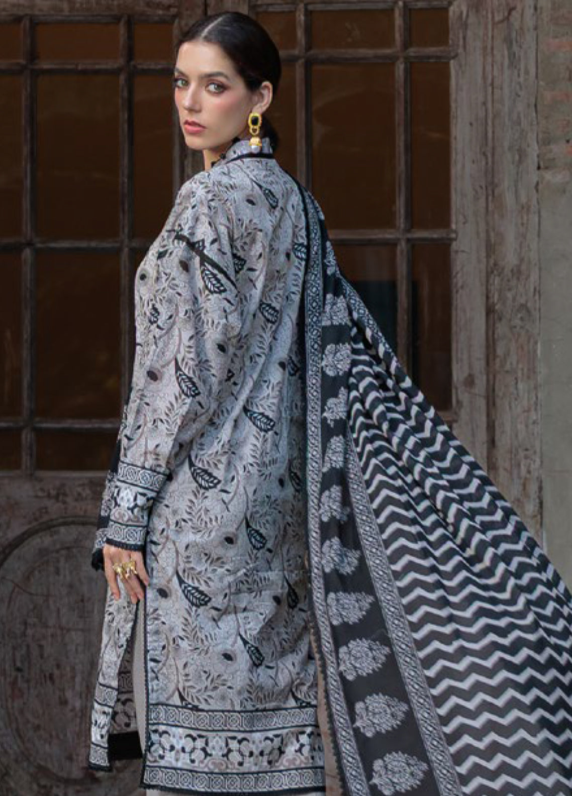 Noir & Blanc By Gul Ahmed Printed Lawn 3 Piece Unstitched Suit GA26NB-WB D-B-62005 Noir & Blanc By Gul Ahmed Printed Lawn 3 Piece Unstitched Suit GA26NB-WB D-B-62005