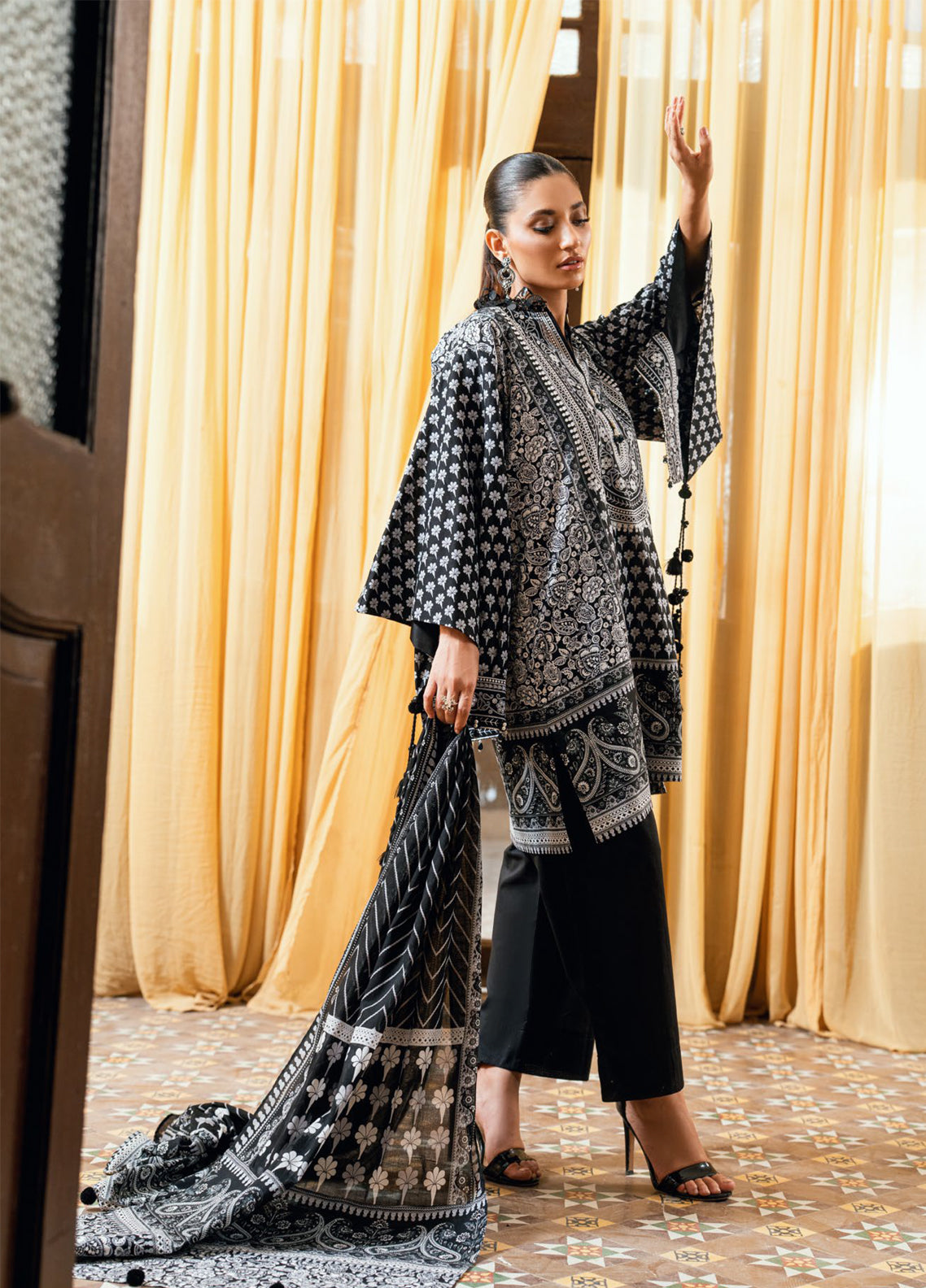 Noir & Blanc By Gul Ahmed Printed Lawn 3 Piece Unstitched Suit GA26NB-WB D-B-62007 Noir & Blanc By Gul Ahmed Printed Lawn 3 Piece Unstitched Suit GA26NB-WB D-B-62007