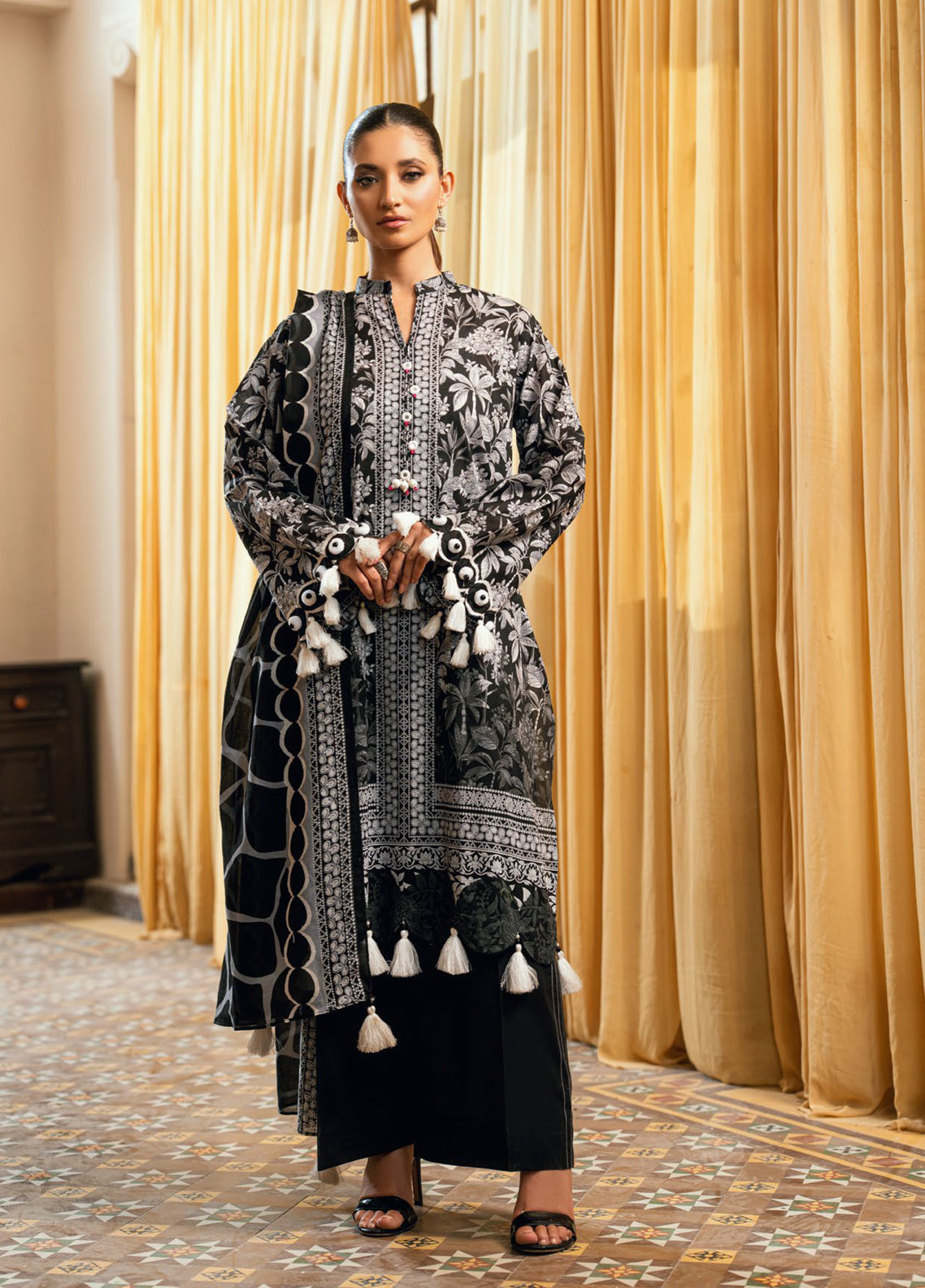 Noir & Blanc By Gul Ahmed Printed Lawn 3 Piece Unstitched Suit GA26NB-WB D-B-62010 Noir & Blanc By Gul Ahmed Printed Lawn 3 Piece Unstitched Suit GA26NB-WB D-B-62010
