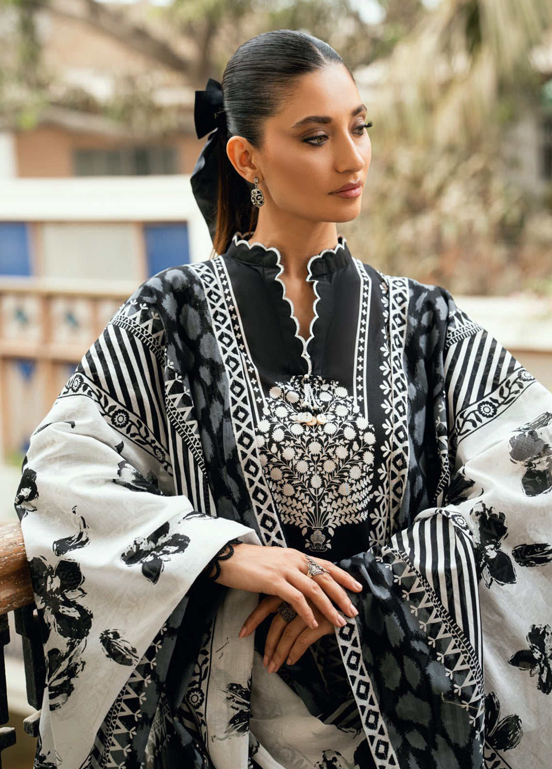 Noir & Blanc By Gul Ahmed Printed Lawn 3 Piece Unstitched Suit GA26NB-WB D-B-62016 Noir & Blanc By Gul Ahmed Printed Lawn 3 Piece Unstitched Suit GA26NB-WB D-B-62016