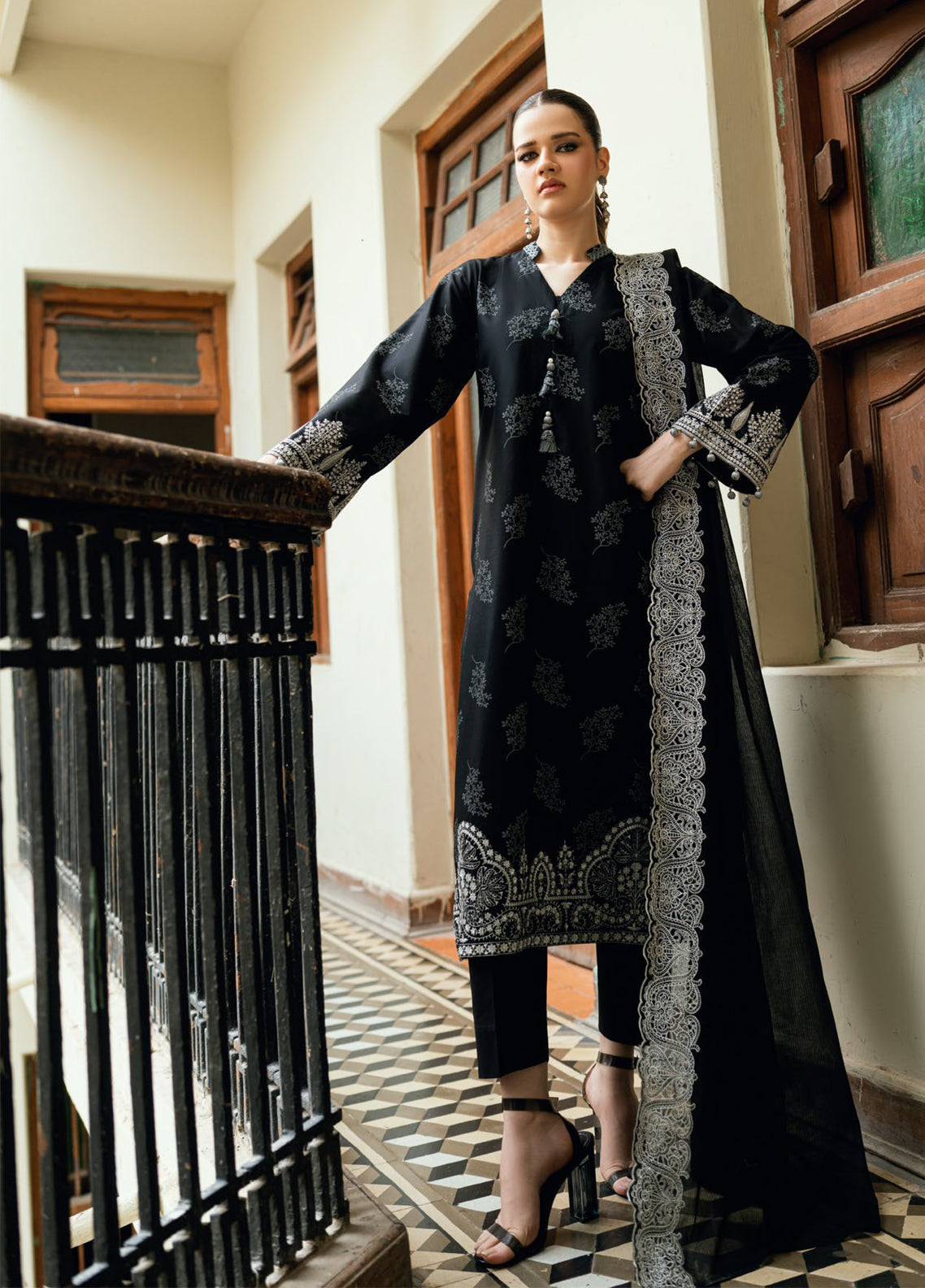 Noir & Blanc By Gul Ahmed Printed Lawn 3 Piece Unstitched Suit GA26NB-WB D-DN-52028 Noir & Blanc By Gul Ahmed Printed Lawn 3 Piece Unstitched Suit GA26NB-WB D-DN-52028