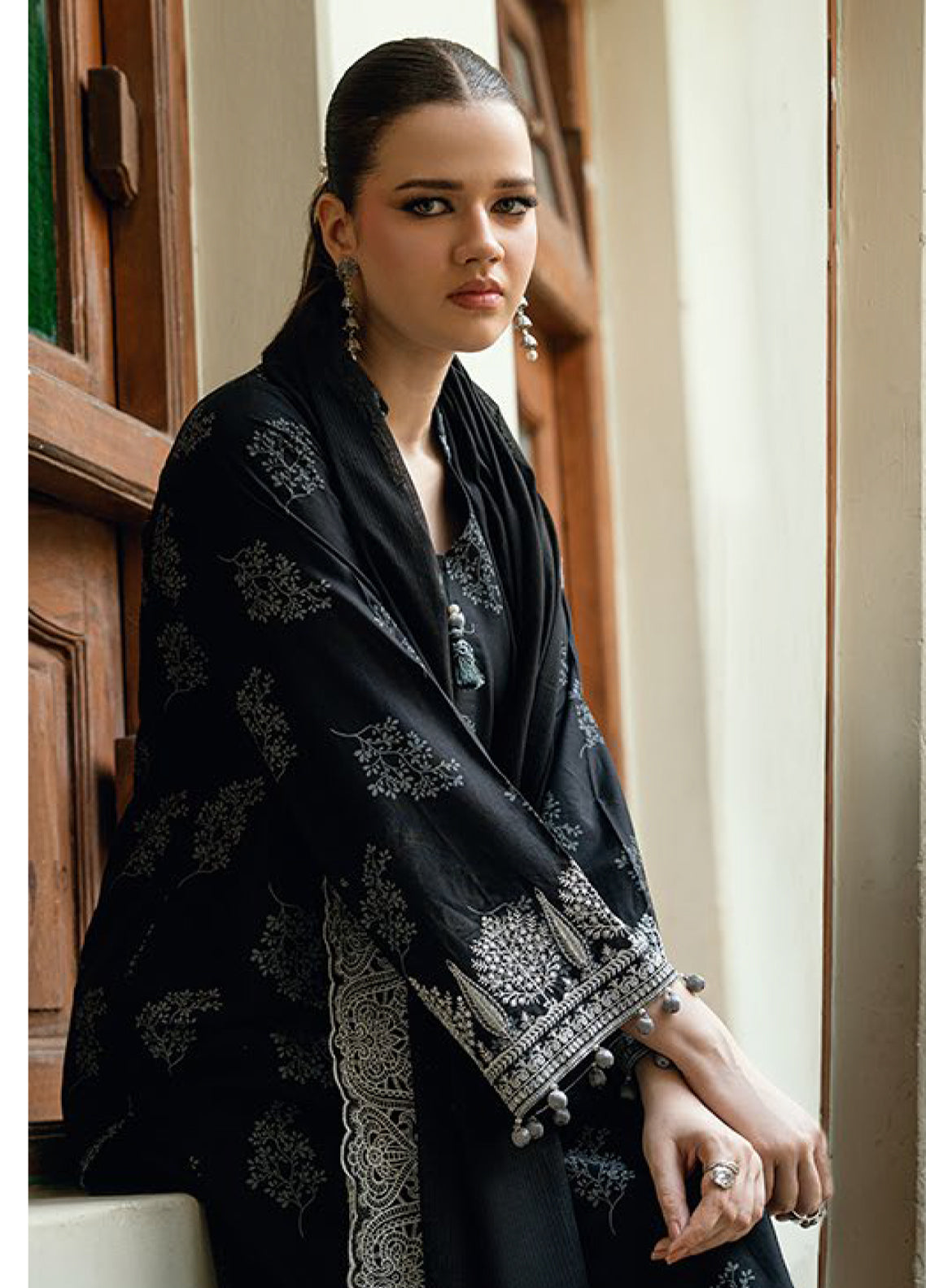 Noir & Blanc By Gul Ahmed Printed Lawn 3 Piece Unstitched Suit GA26NB-WB D-DN-52028 Noir & Blanc By Gul Ahmed Printed Lawn 3 Piece Unstitched Suit GA26NB-WB D-DN-52028