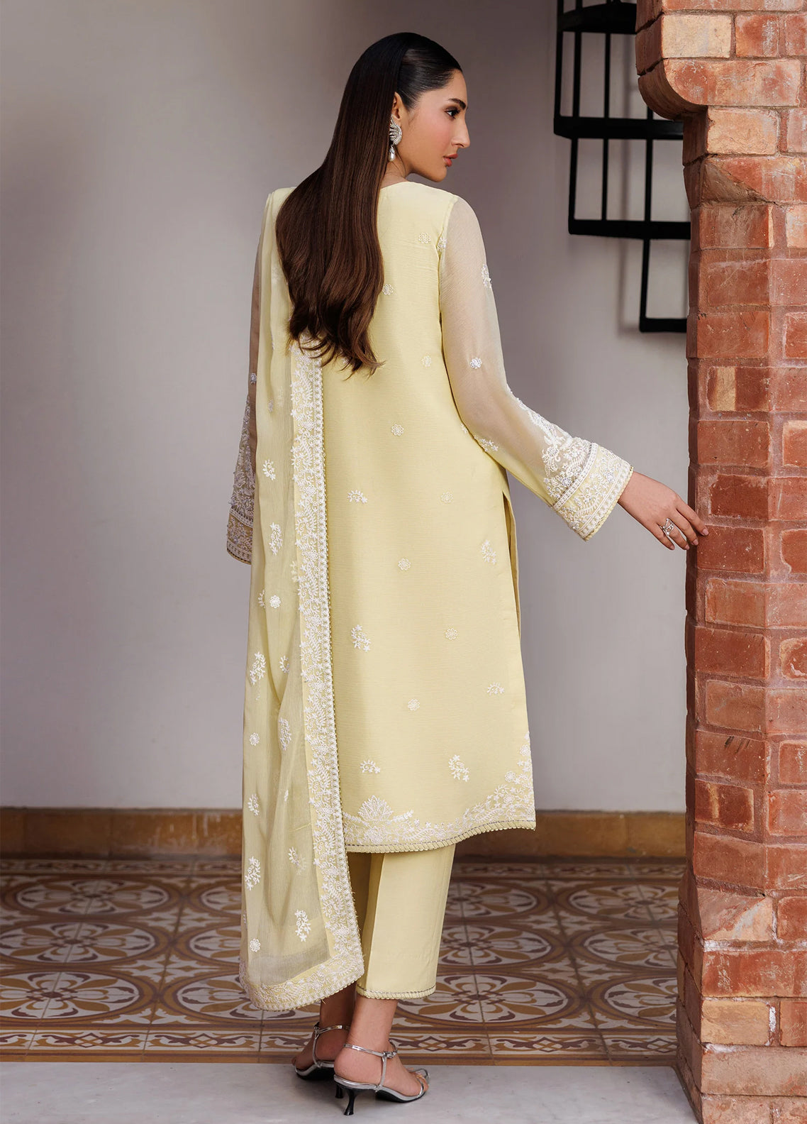 Nourah By Zarif Embroidered Chiffon 3 Piece Unstitched Suit ZF26N D-07 ZARD Nourah By Zarif Embroidered Chiffon 3 Piece Unstitched Suit ZF26N D-07 ZARD