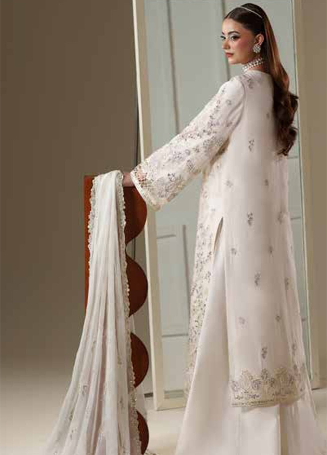 Nouvelle By Emaan Adeel Luxury Embroidered Chiffon 3 Piece Unstitched Suit EA26NLC D-ELOSIE Nouvelle By Emaan Adeel Luxury Embroidered Chiffon 3 Piece Unstitched Suit EA26NLC D-ELOSIE