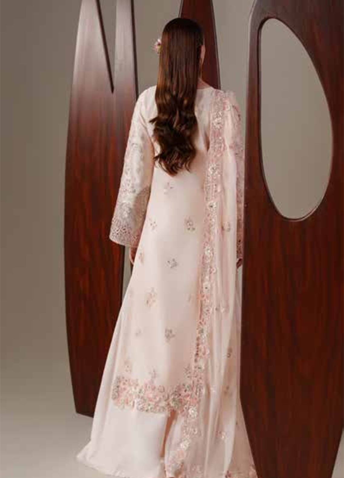 Nouvelle By Emaan Adeel Luxury Embroidered Chiffon 3 Piece Unstitched Suit EA26NLC D-LUMI Nouvelle By Emaan Adeel Luxury Embroidered Chiffon 3 Piece Unstitched Suit EA26NLC D-LUMI