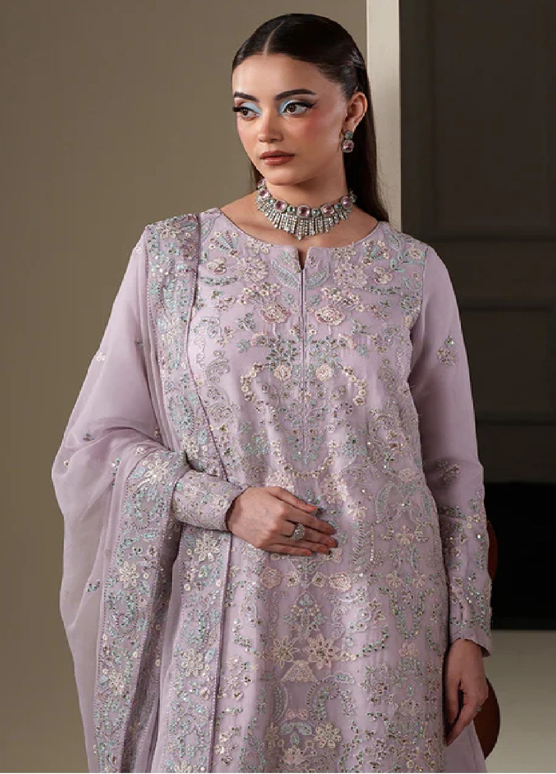 Nouvelle By Emaan Adeel Luxury Embroidered Chiffon 3 Piece Unstitched Suit EA26NLC D-MIRA Nouvelle By Emaan Adeel Luxury Embroidered Chiffon 3 Piece Unstitched Suit EA26NLC D-MIRA