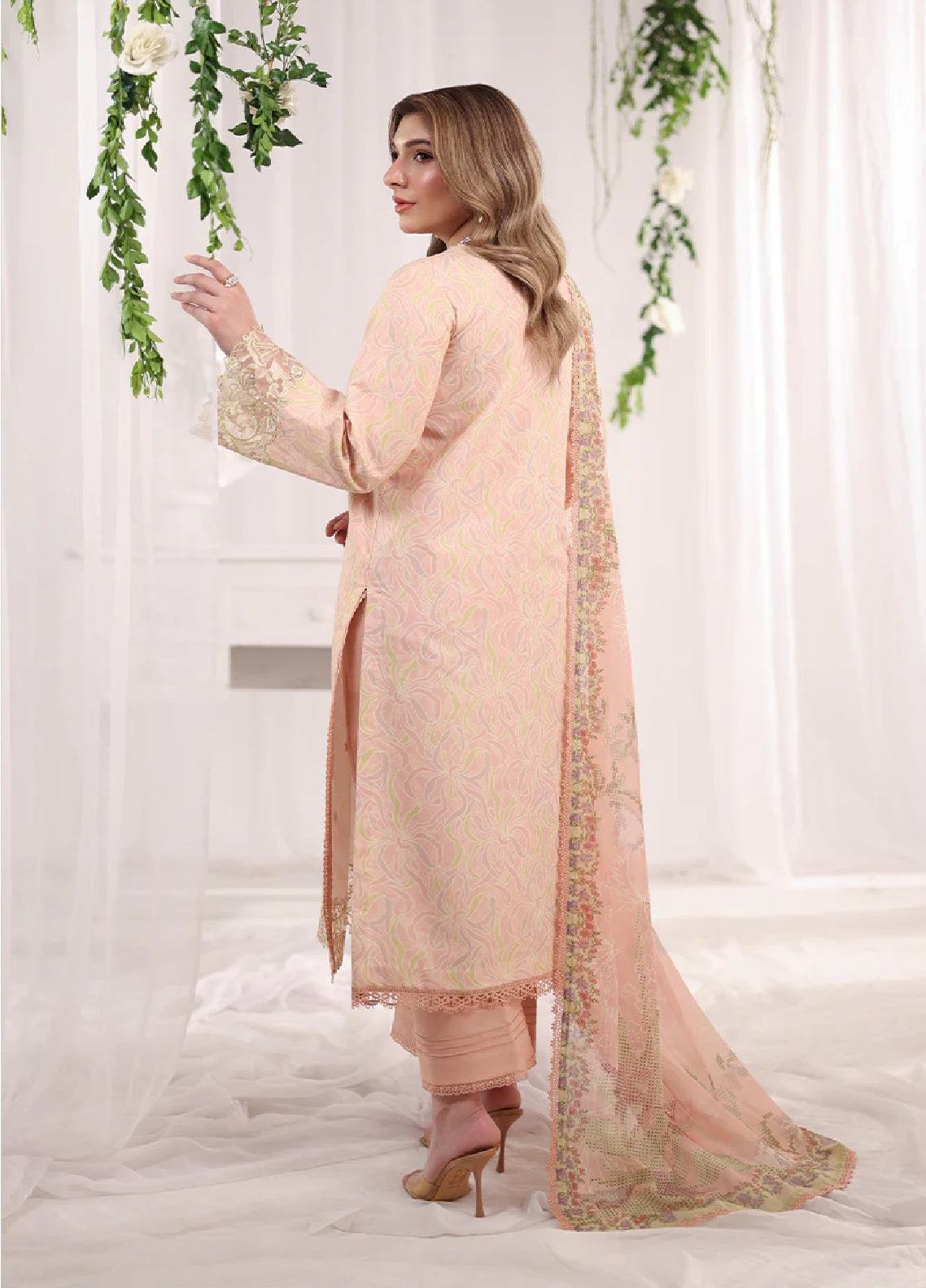 Nova By Rang Rasiya Embroidered Lawn 3 Piece Unstitched Suit RR26NSEE D-04 GABRIELLA Nova By Rang Rasiya Embroidered Lawn 3 Piece Unstitched Suit RR26NSEE D-04 GABRIELLA