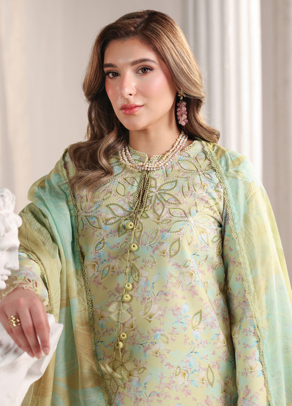 Nova By Rang Rasiya Embroidered Lawn 3 Piece Unstitched Suit RR26NSEE D-09 VIOLA Nova By Rang Rasiya Embroidered Lawn 3 Piece Unstitched Suit RR26NSEE D-09 VIOLA