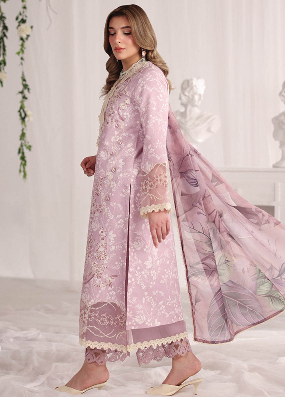 Nova By Rang Rasiya Embroidered Lawn 3 Piece Unstitched Suit RR26NSEE D-10 ISABELLA Nova By Rang Rasiya Embroidered Lawn 3 Piece Unstitched Suit RR26NSEE D-10 ISABELLA