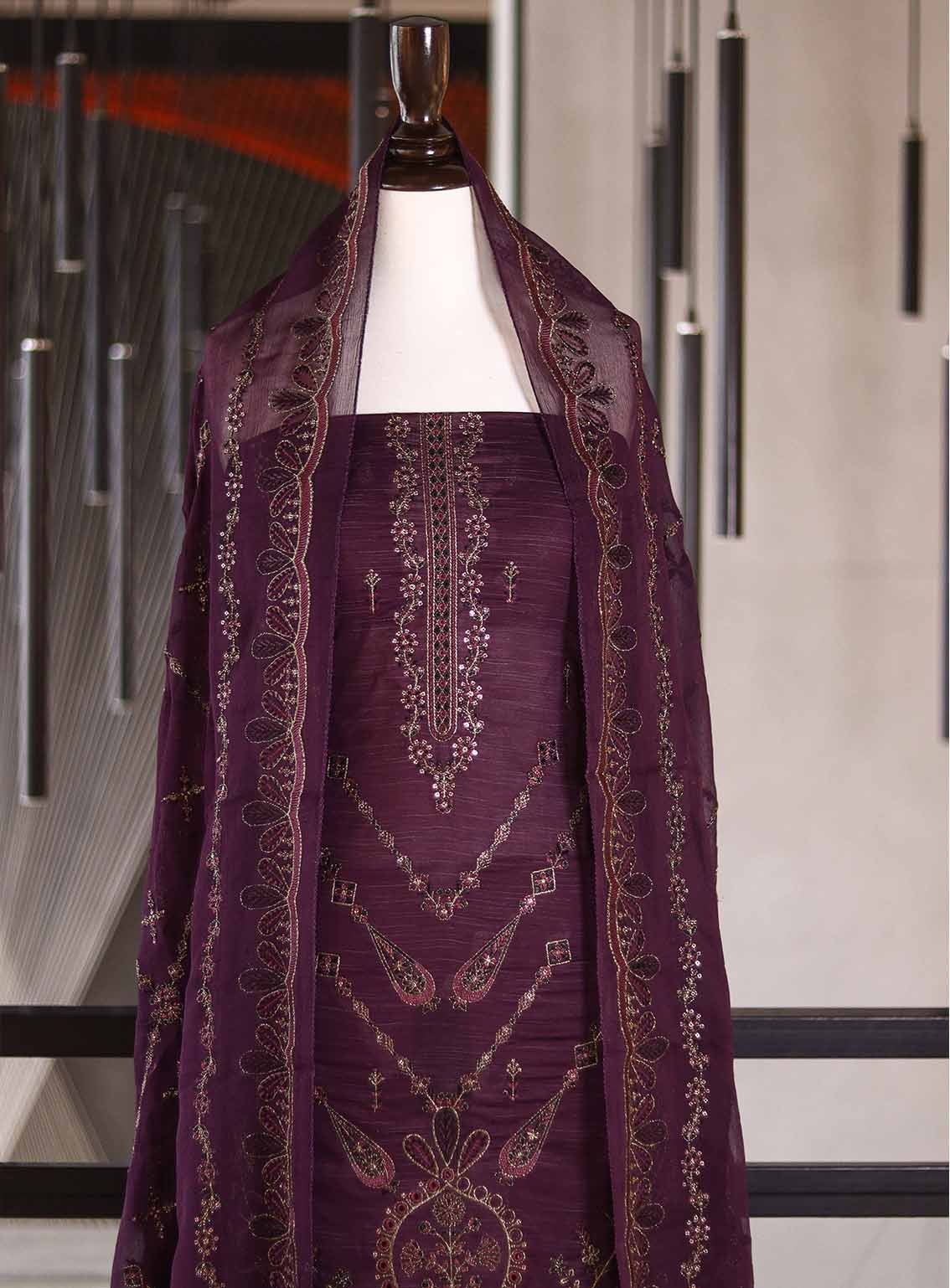 Oud By Royal Fashion Premium Embroidered Lawn Banarsi 3 Piece Unstitched Suit - RF25ZZOV51 OUD52 DARK PURPLE Oud By Royal Fashion Premium Embroidered Lawn Banarsi 3 Piece Unstitched Suit - RF25ZZOV51 OUD52 DARK PURPLE