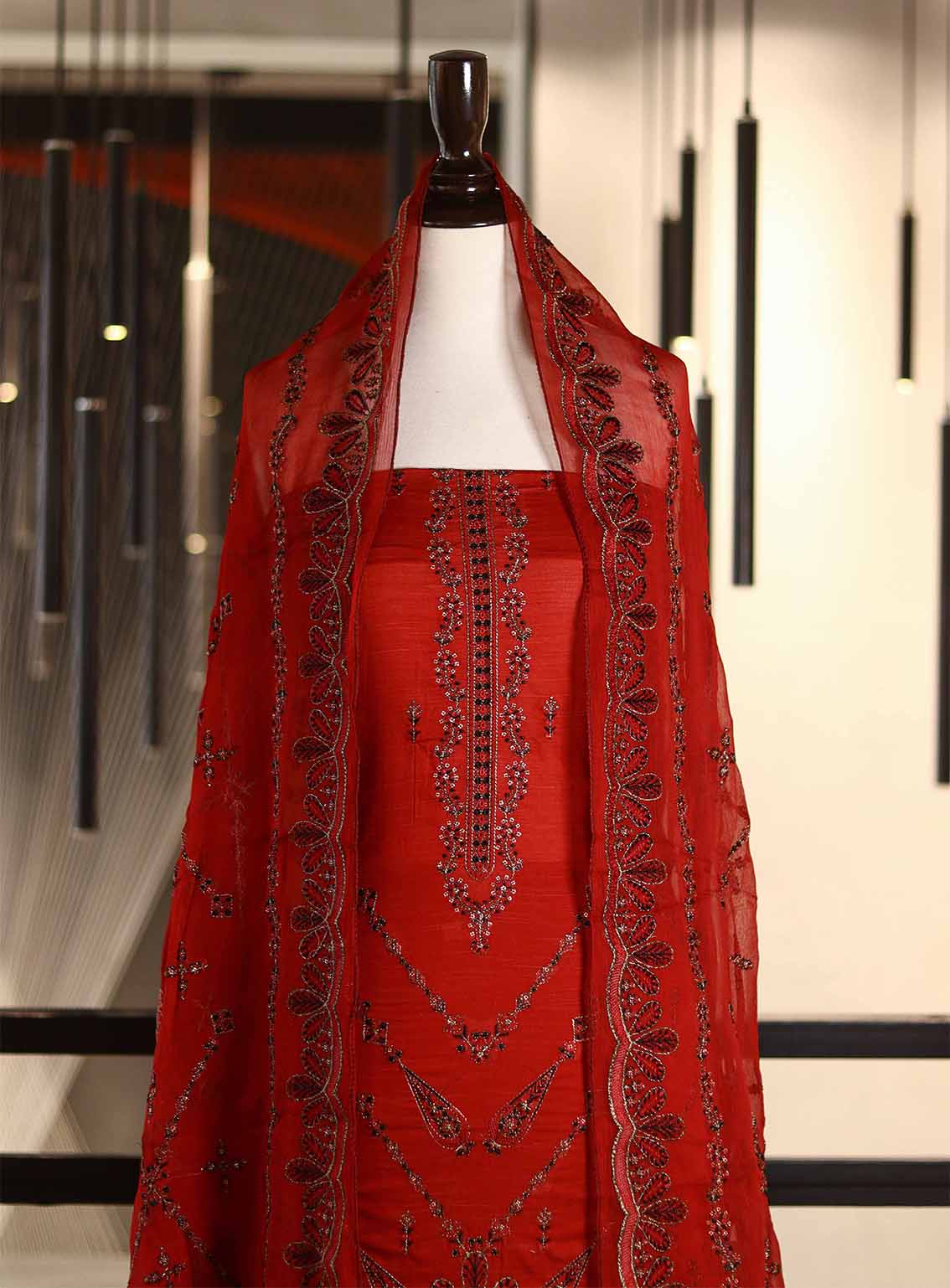 Oud By Royal Fashion Premium Embroidered Lawn Banarsi 3 Piece Unstitched Suit - RF25ZZOV51 OUD52 RED Oud By Royal Fashion Premium Embroidered Lawn Banarsi 3 Piece Unstitched Suit - RF25ZZOV51 OUD52 RED