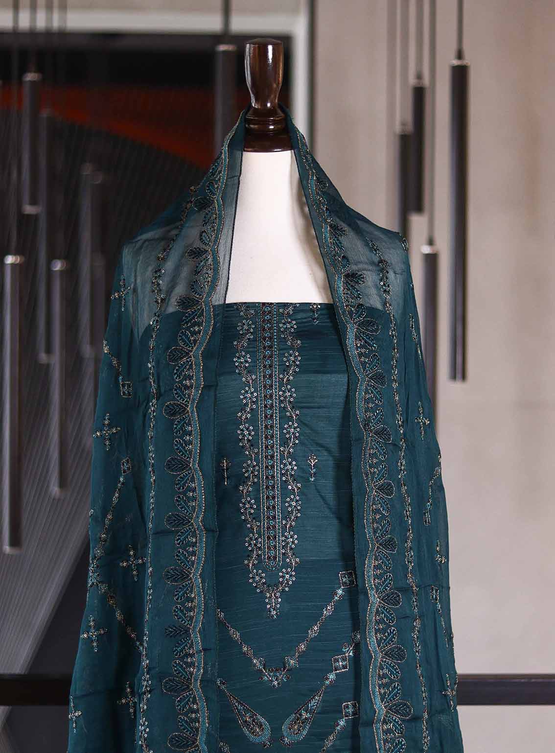 Oud By Royal Fashion Premium Embroidered Lawn Banarsi 3 Piece Unstitched Suit - RF25ZZOV51 OUD52 TEAL Oud By Royal Fashion Premium Embroidered Lawn Banarsi 3 Piece Unstitched Suit - RF25ZZOV51 OUD52 TEAL