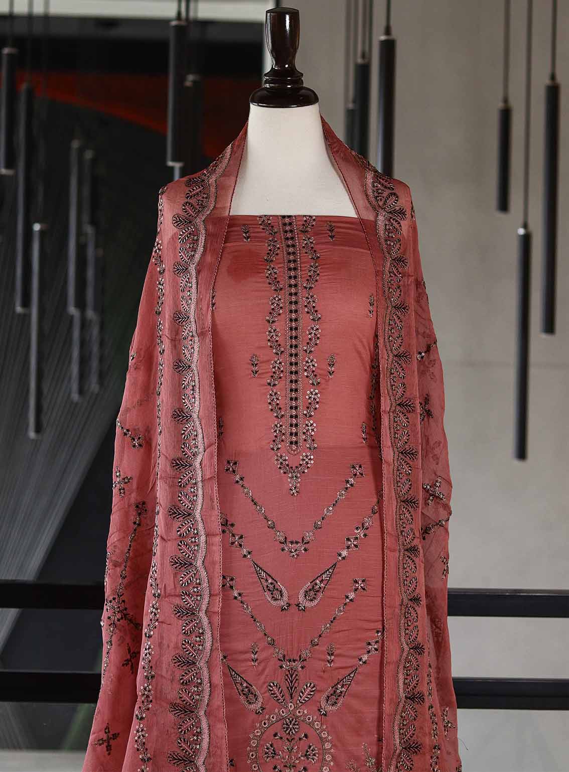 Oud By Royal Fashion Premium Embroidered Lawn Banarsi 3 Piece Unstitched Suit - RF25ZZOV51 OUD52 TEA PINK Oud By Royal Fashion Premium Embroidered Lawn Banarsi 3 Piece Unstitched Suit - RF25ZZOV51 OUD52 TEA PINK
