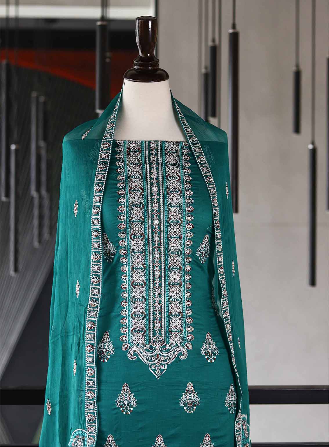 Oud By Royal Fashion Premium Embroidered Lawn Banarsi 3 Piece Unstitched Suit - RF25ZZOV51 OUD54 GREEN Oud By Royal Fashion Premium Embroidered Lawn Banarsi 3 Piece Unstitched Suit - RF25ZZOV51 OUD54 GREEN