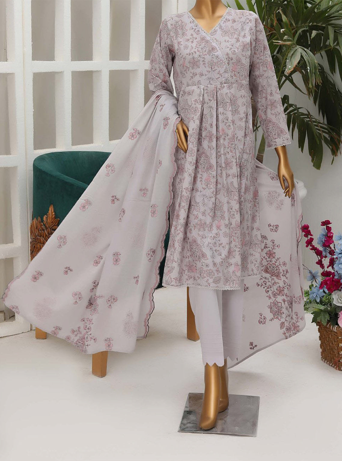 D#44 HZ Premium Dhagakari Lawn Thread Emb Dupatta Collection 923 D#44 HZ Premium Dhagakari Lawn Thread Emb Dupatta Collection 923
