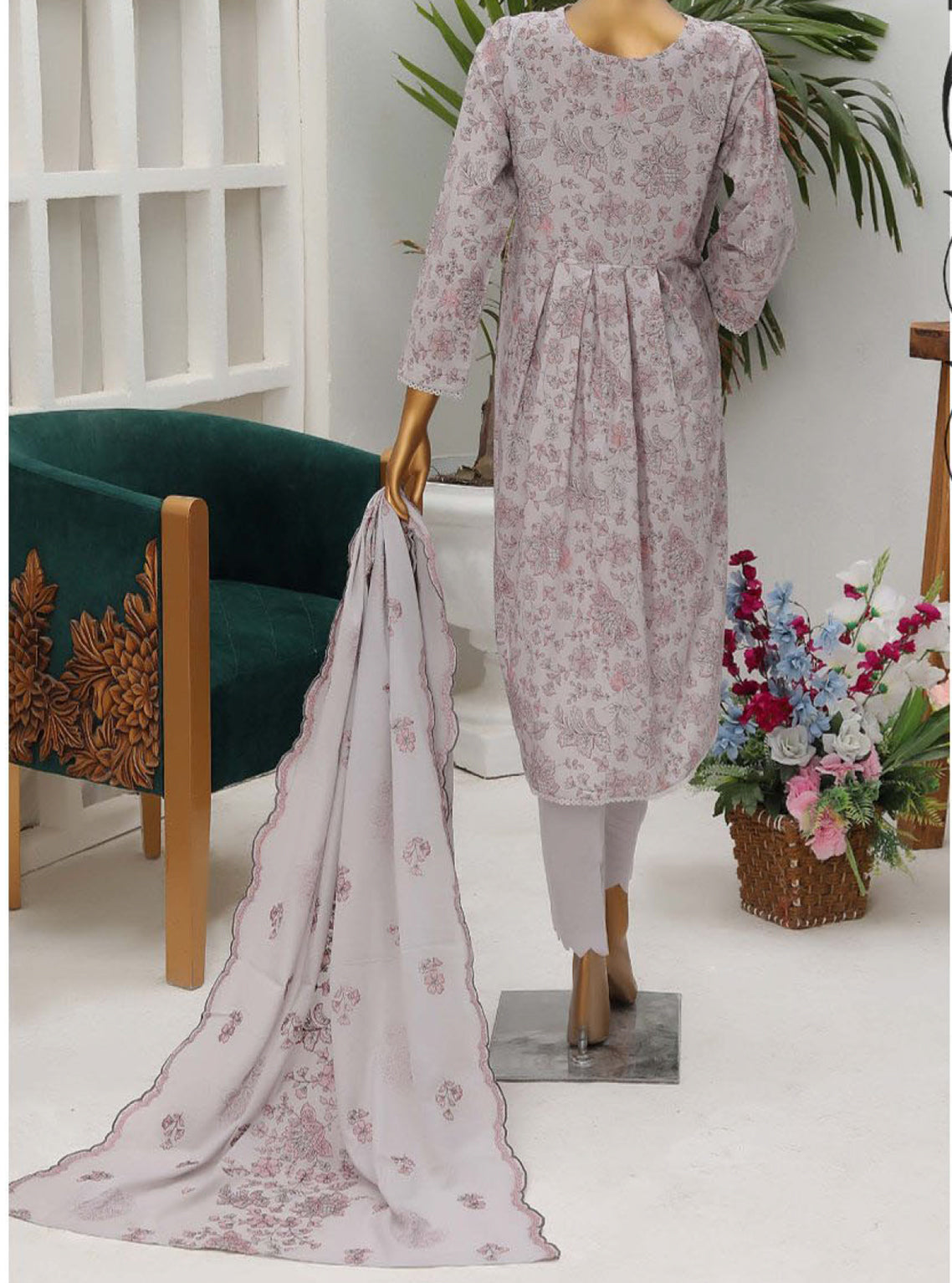 D#44 HZ Premium Dhagakari Lawn Thread Emb Dupatta Collection 923 D#44 HZ Premium Dhagakari Lawn Thread Emb Dupatta Collection 923